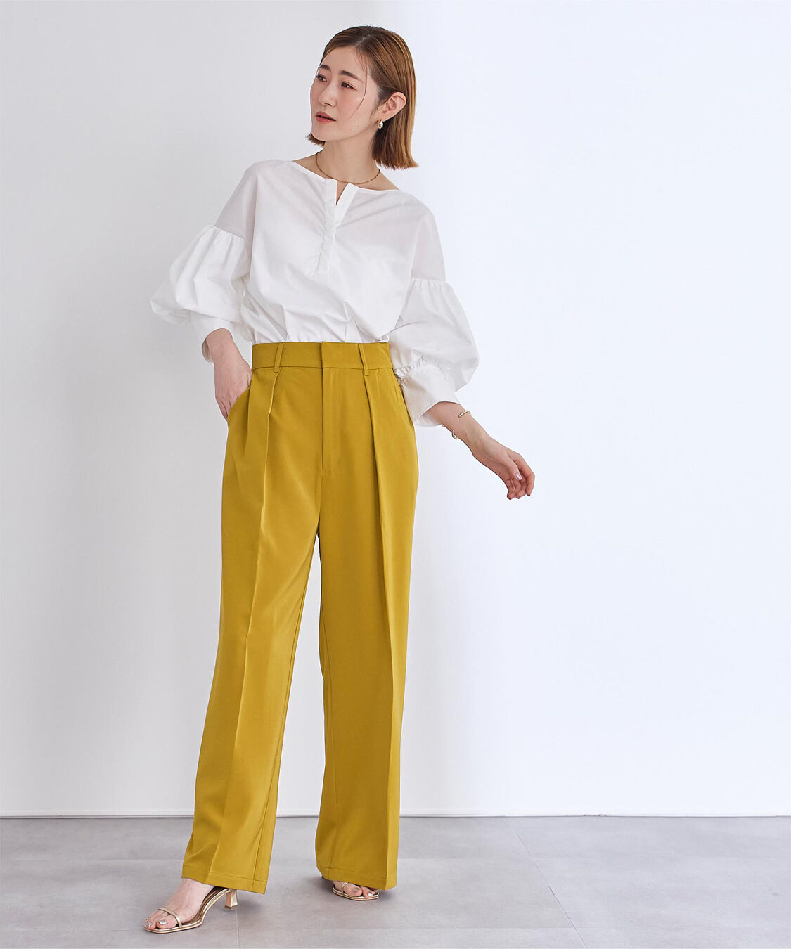 ur's「ワンタックハイウエストワイドパンツ」|スラックス|