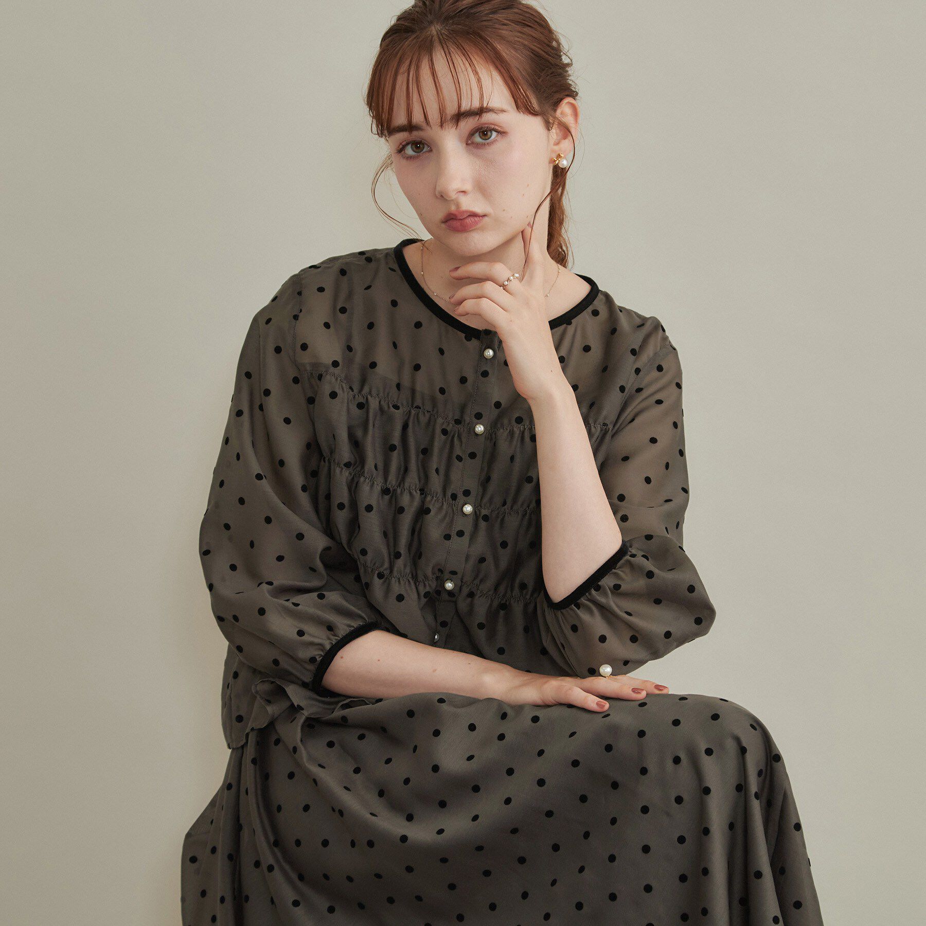 Couture broach「【セットアップ可・着映えて上品】フロッキードットブラウス」|シャツ・ブラウス|