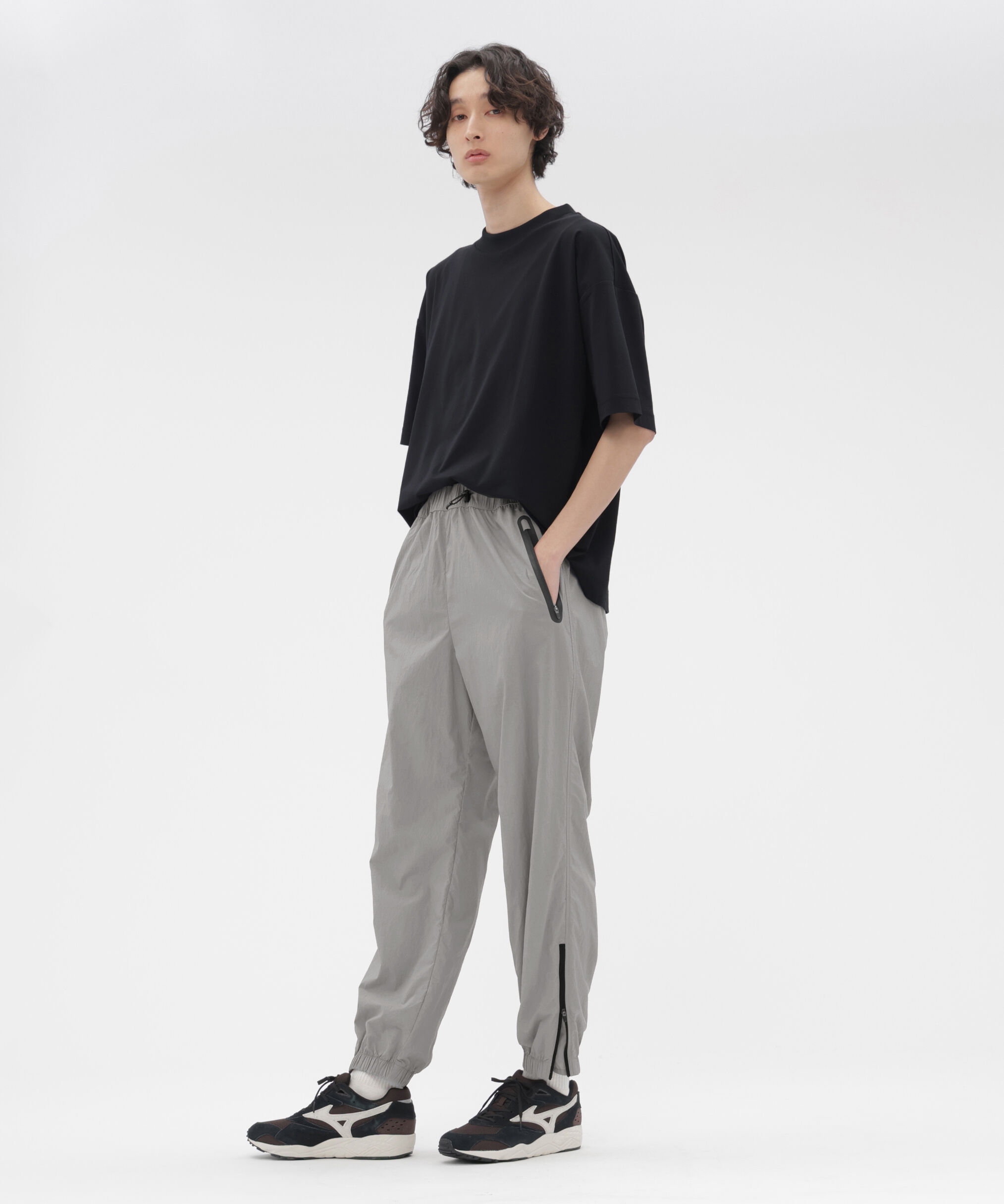 MARGARET HOWELL「RECYCLED LIGHTWEIGHT NYLON POPLIN TROUSERS」|その他|MID GREY2