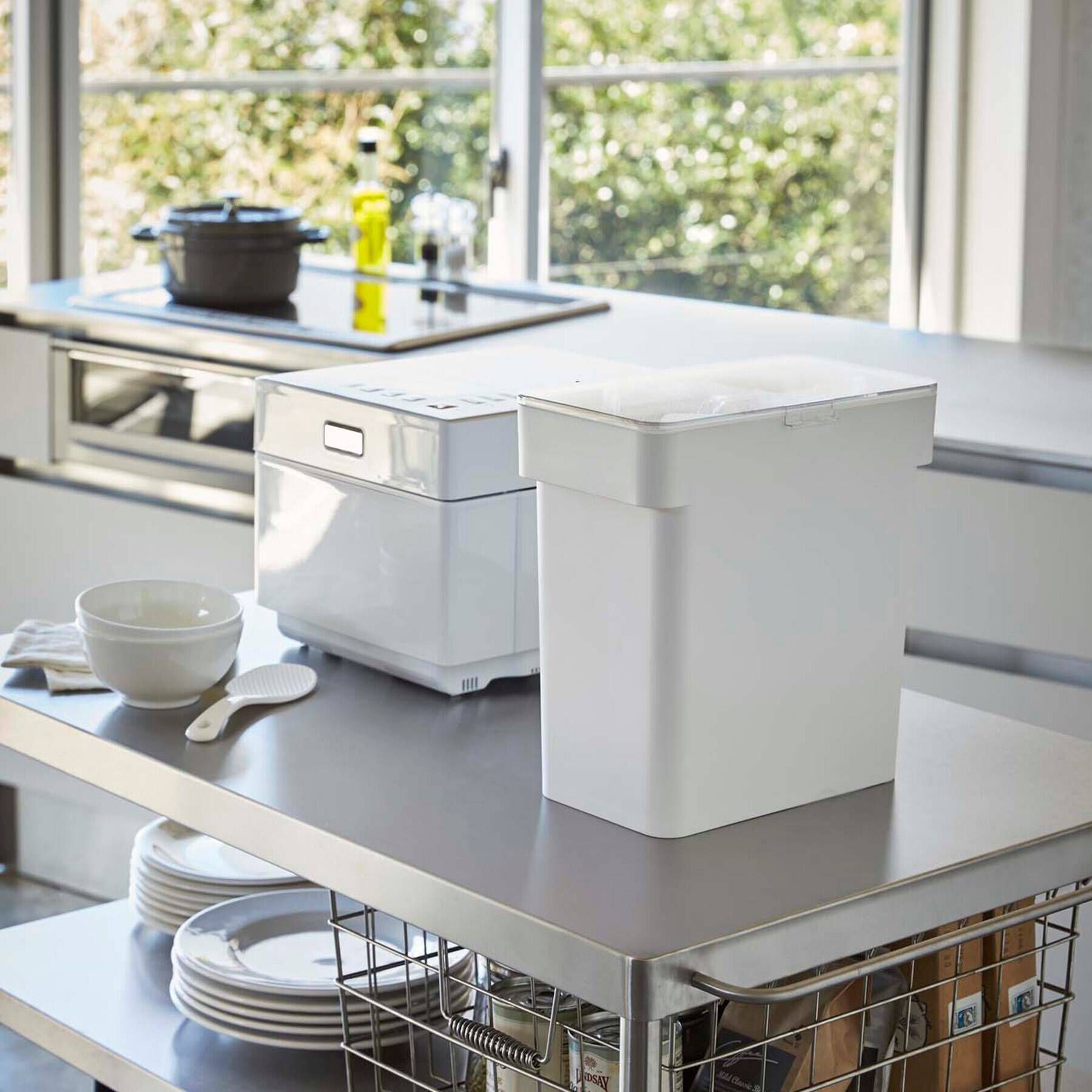 212 KITCHEN STORE「密閉袋ゴト米ビツ 5kg 計量カップ付き 山崎実業 ＜tower タワー＞」|食器・キッチングッズ|