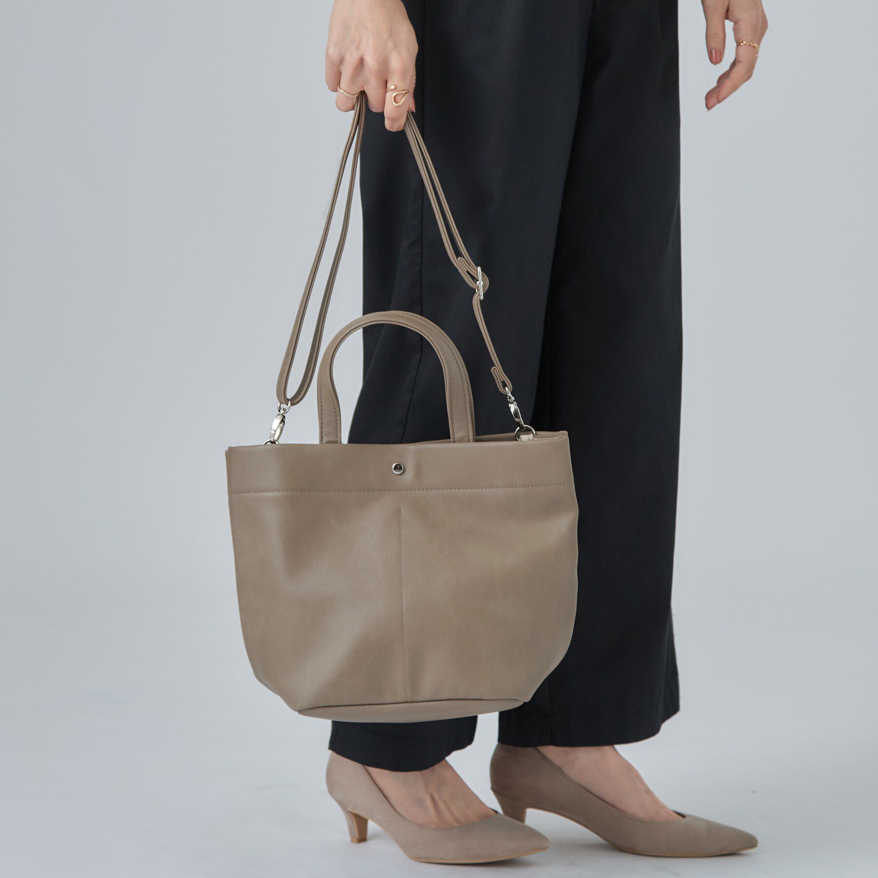 SHOO･LA･RUE「【2WAY】内装4ポケットトートバッグ」|トートバッグ|グレージュ(050)