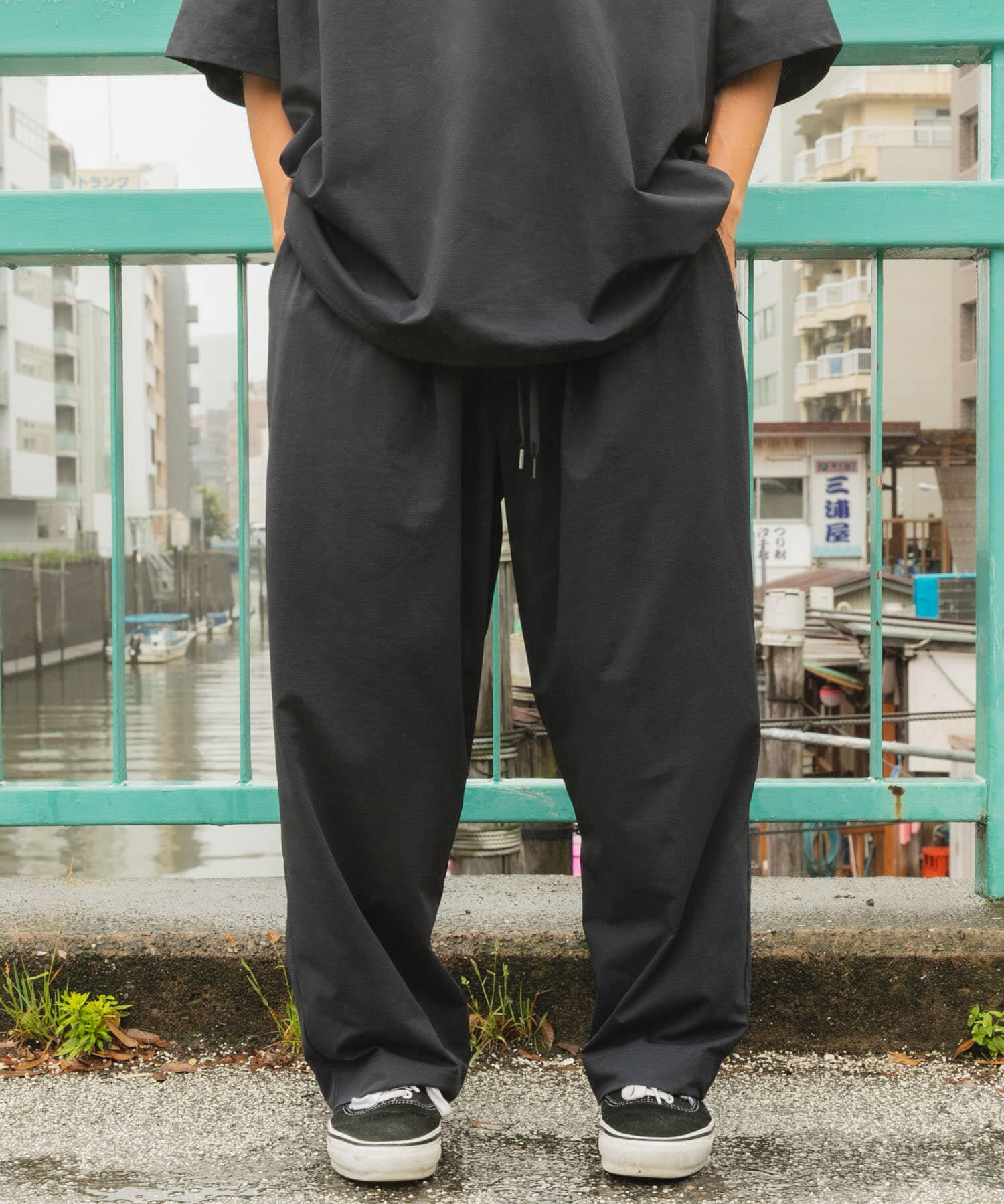 URBAN RESEARCH「Wide Dad　BREEZY TECH EASY PANTS」|その他|チャコールグレー