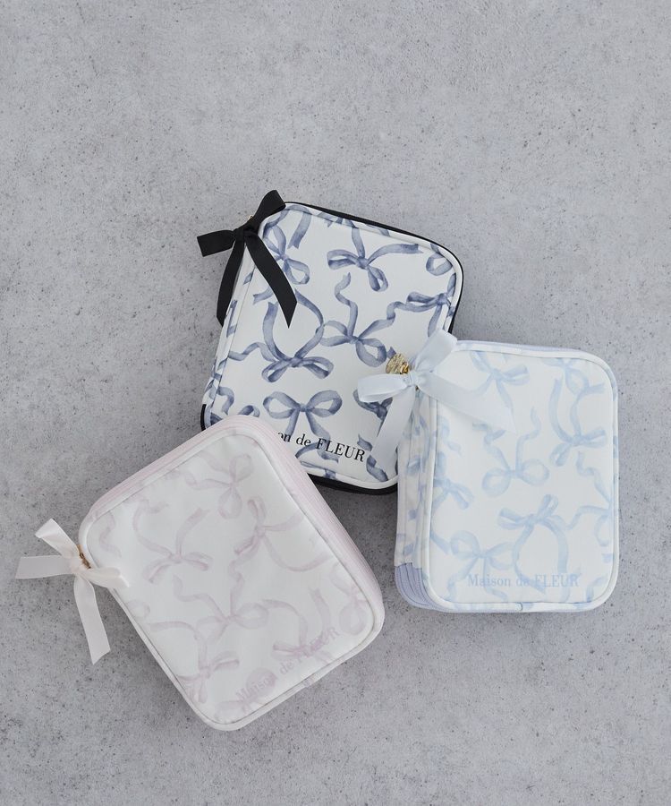 Maison de FLEUR「リボンプリントマルチケース」|ポーチ|