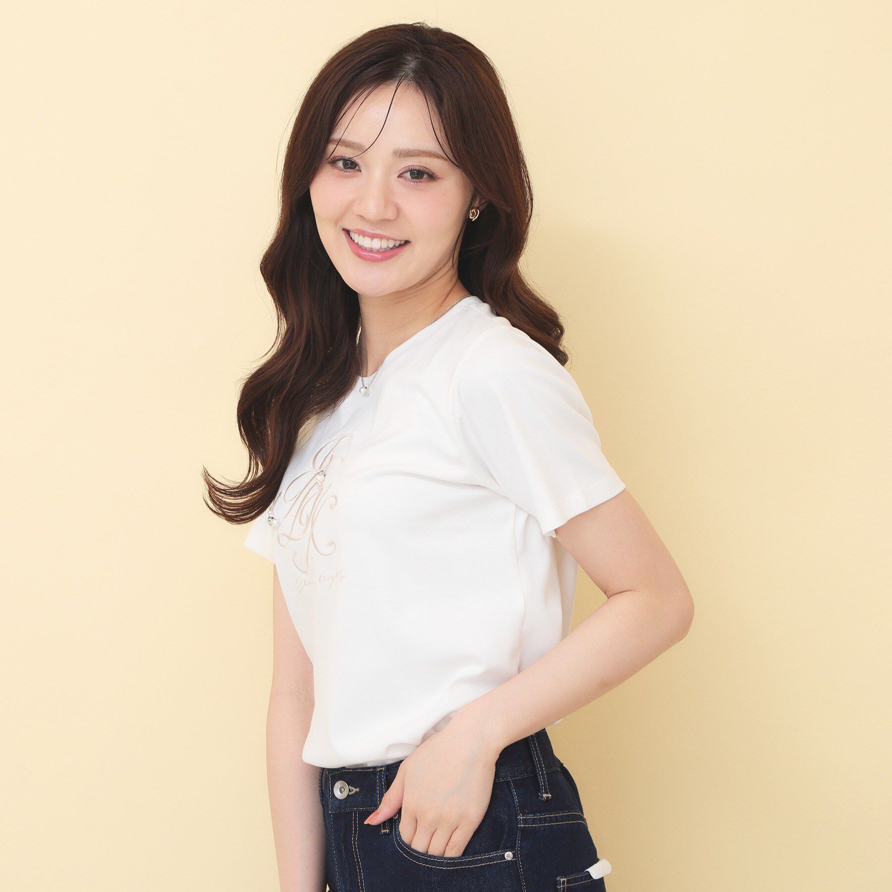 index「【接触冷感】ビッグロゴ刺繍ビジュー付きTシャツ《洗濯機OK／UVケア》」|Tシャツ・カットソー|
