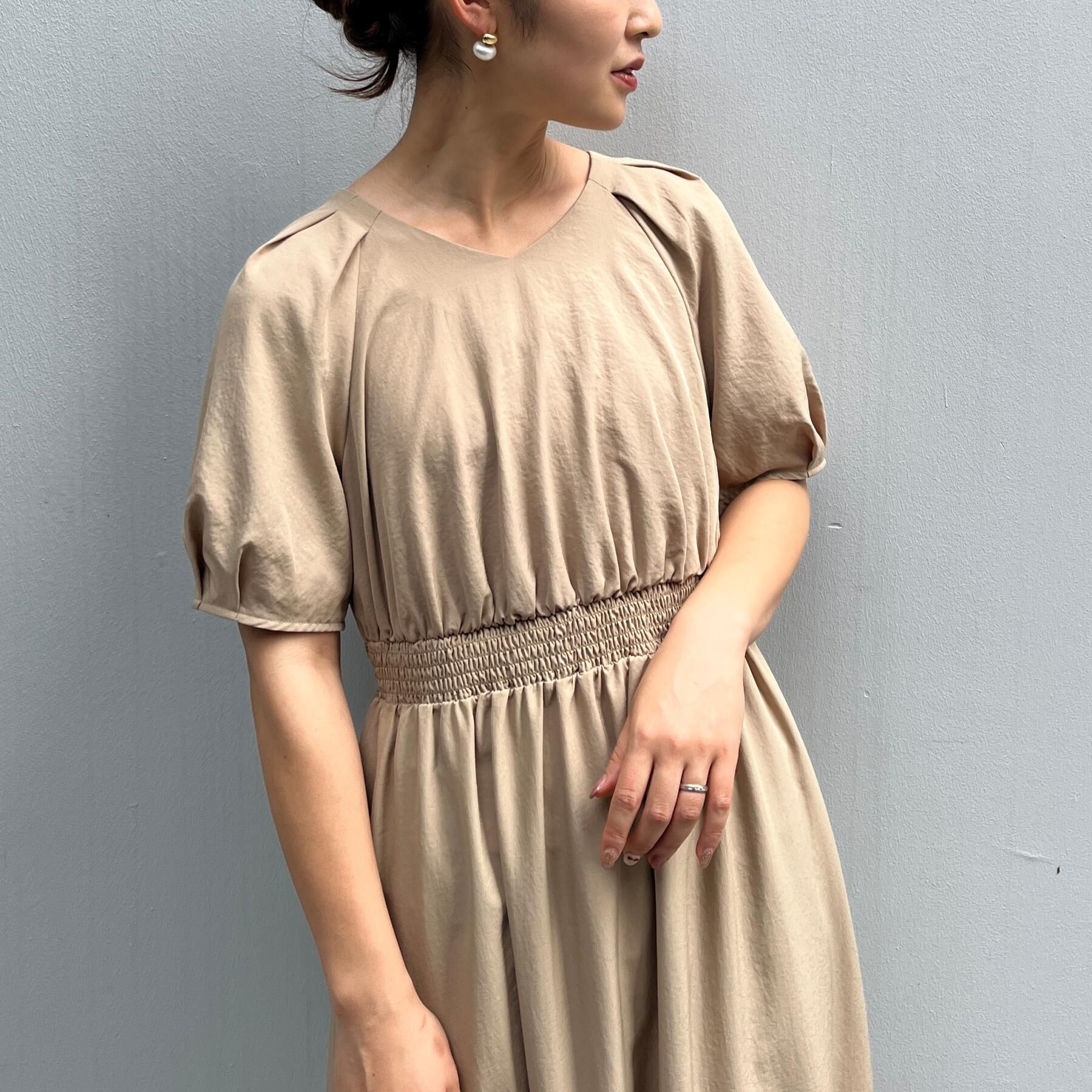 Couture broach「【体型カバー・洗濯機可】ウエストシャーリング Vネックワンピース」|ワンピース|