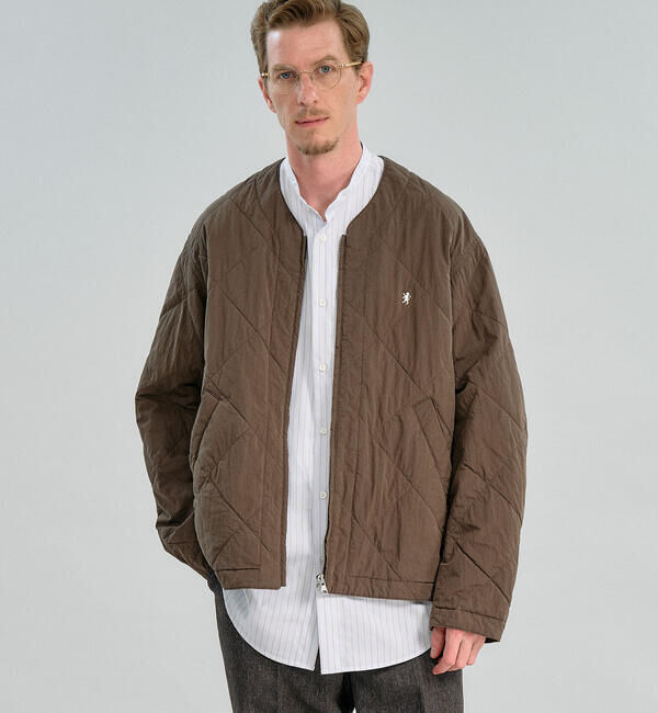 GYMPHLEX「Gymphlex | コットンナイロン ノーカラーキルティングジャケット MEN」|ダウン|BROWN