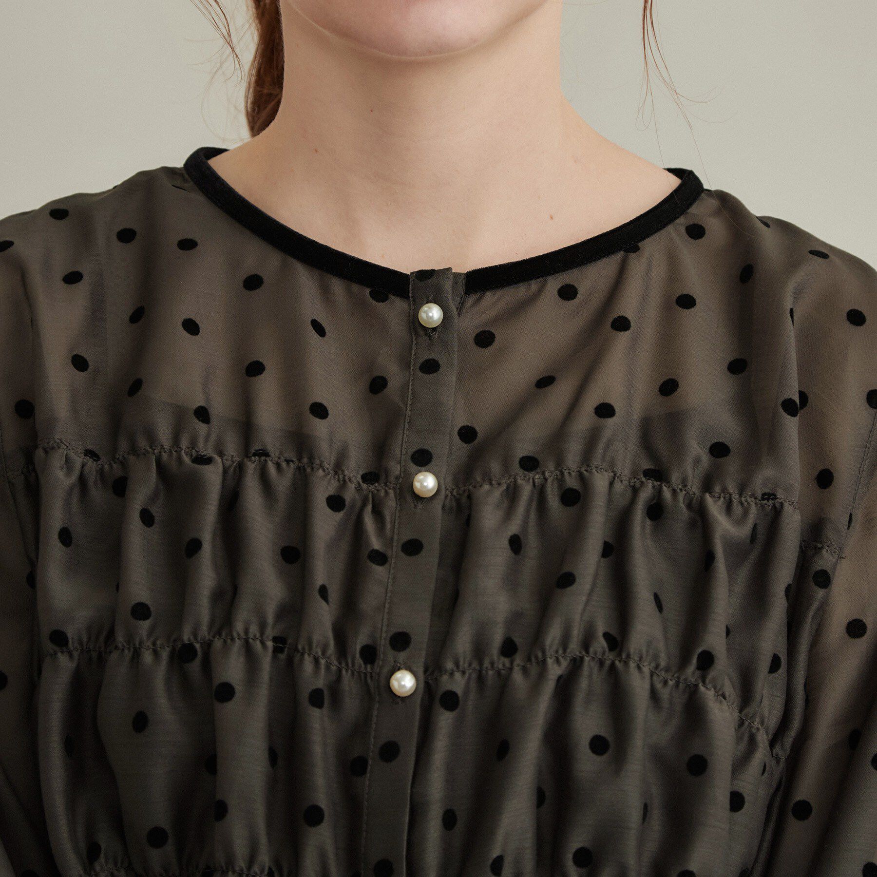 Couture broach「【セットアップ可・着映えて上品】フロッキードットブラウス」|シャツ・ブラウス|