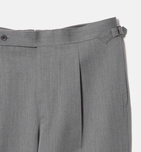 UNITED ARROWS「カバートクロス ツイル サイドアジャスター 1プリーツ テーパード スラックス」|チノ|