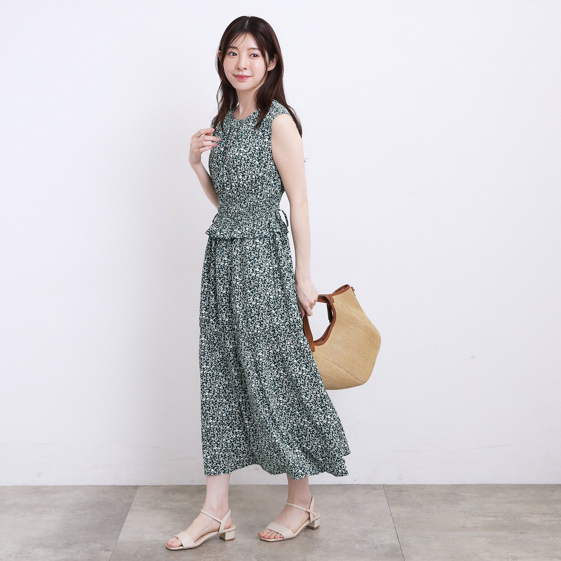 grove「【低身長さんも選べる着丈・洗濯機◎】花柄ウエストシャーリングワンピース」|ワンピース|