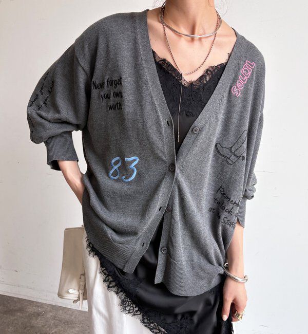  「【WEB限定】レタリング刺繍カーディガン」|カーディガン|