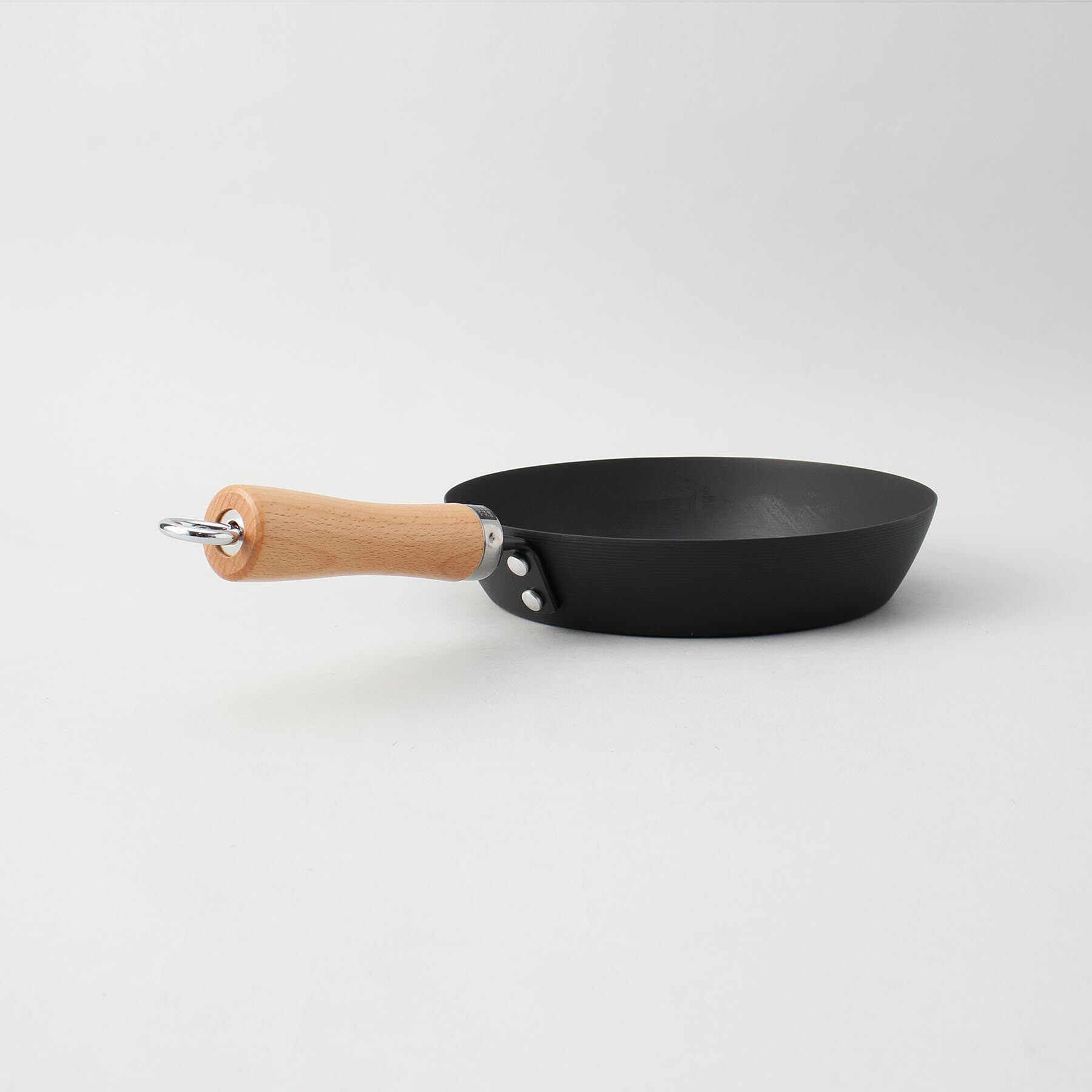 212 KITCHEN STORE「永良 IH対応窒化鉄フライパン22cm」|食器・キッチングッズ|