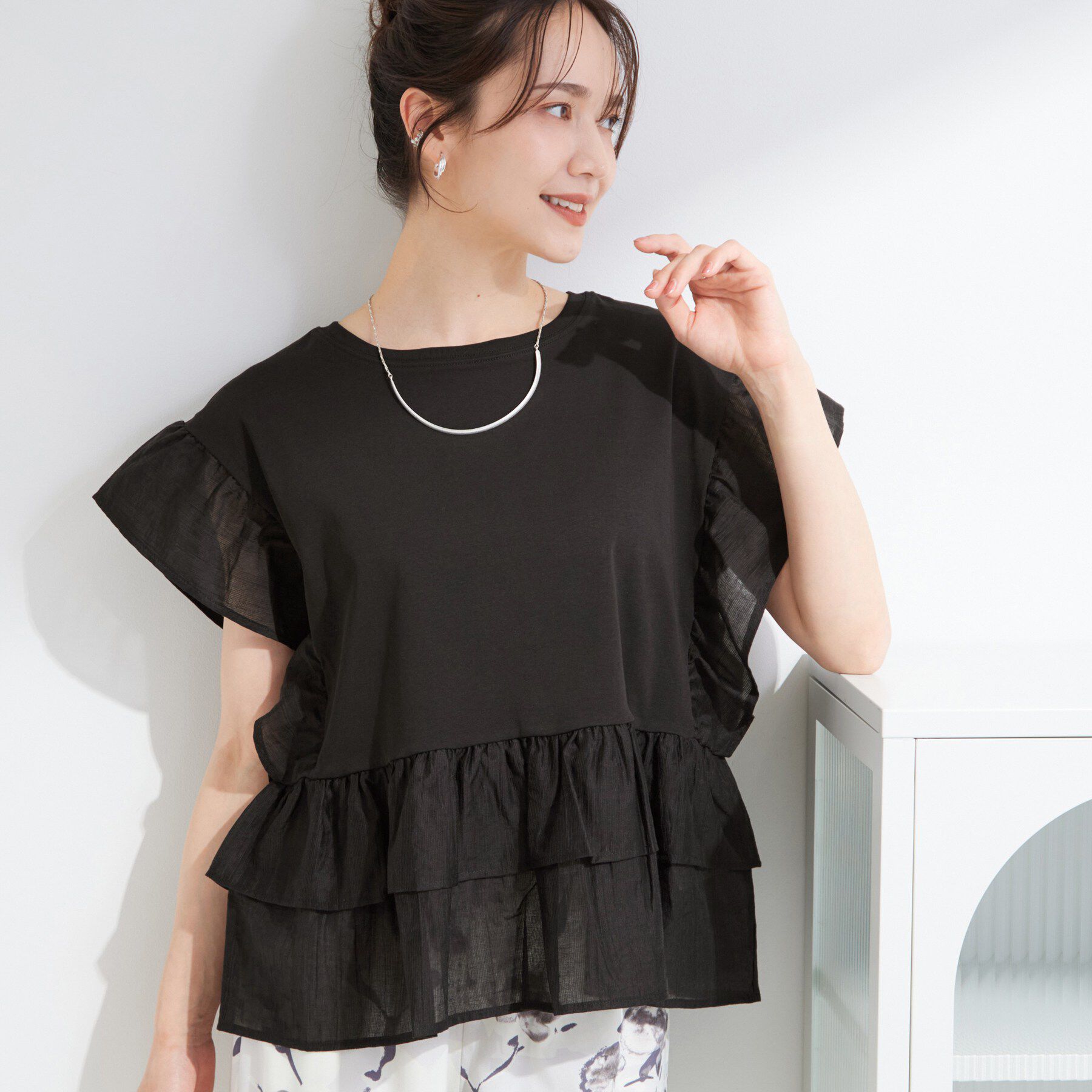 SHOO･LA･RUE「【S-LL/洗濯機可】着るだけで決まる 主役級フリルトップス」|Tシャツ・カットソー|ブラック(019)