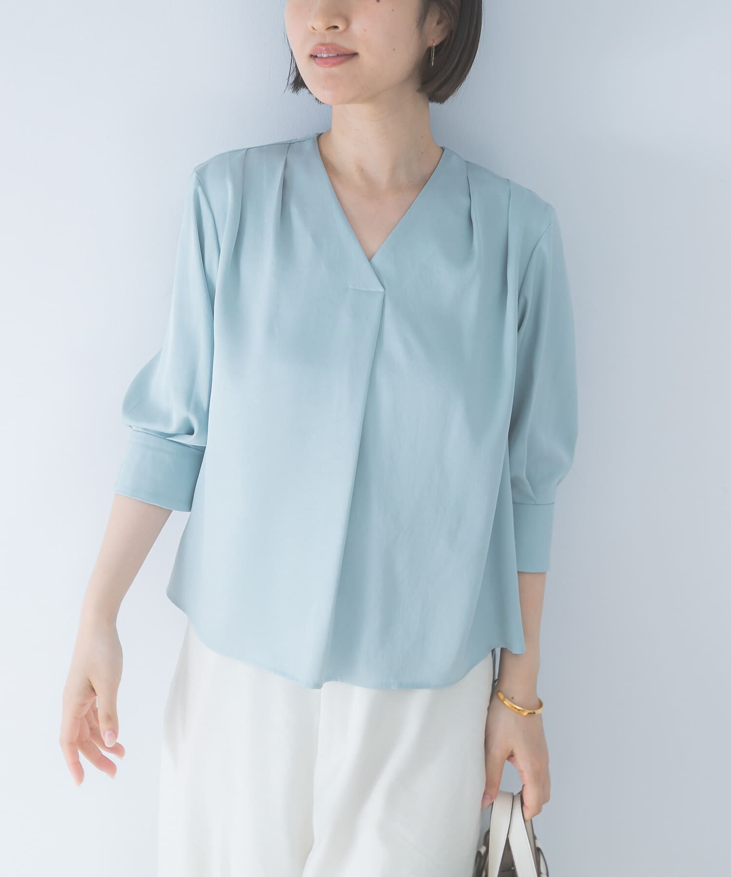URBAN RESEARCH ROSSO「シルキーツイルVネックブラウス」|シャツ・ブラウス|