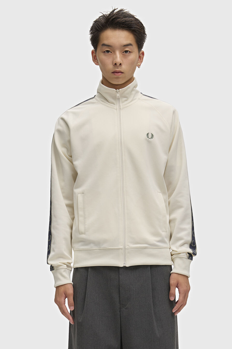 FRED PERRY 「FRED PERRY／Contrast Tape Track Jacket／フレッドペリー コントラストテープトラックジャケット」|ブルゾン・スタジャン|