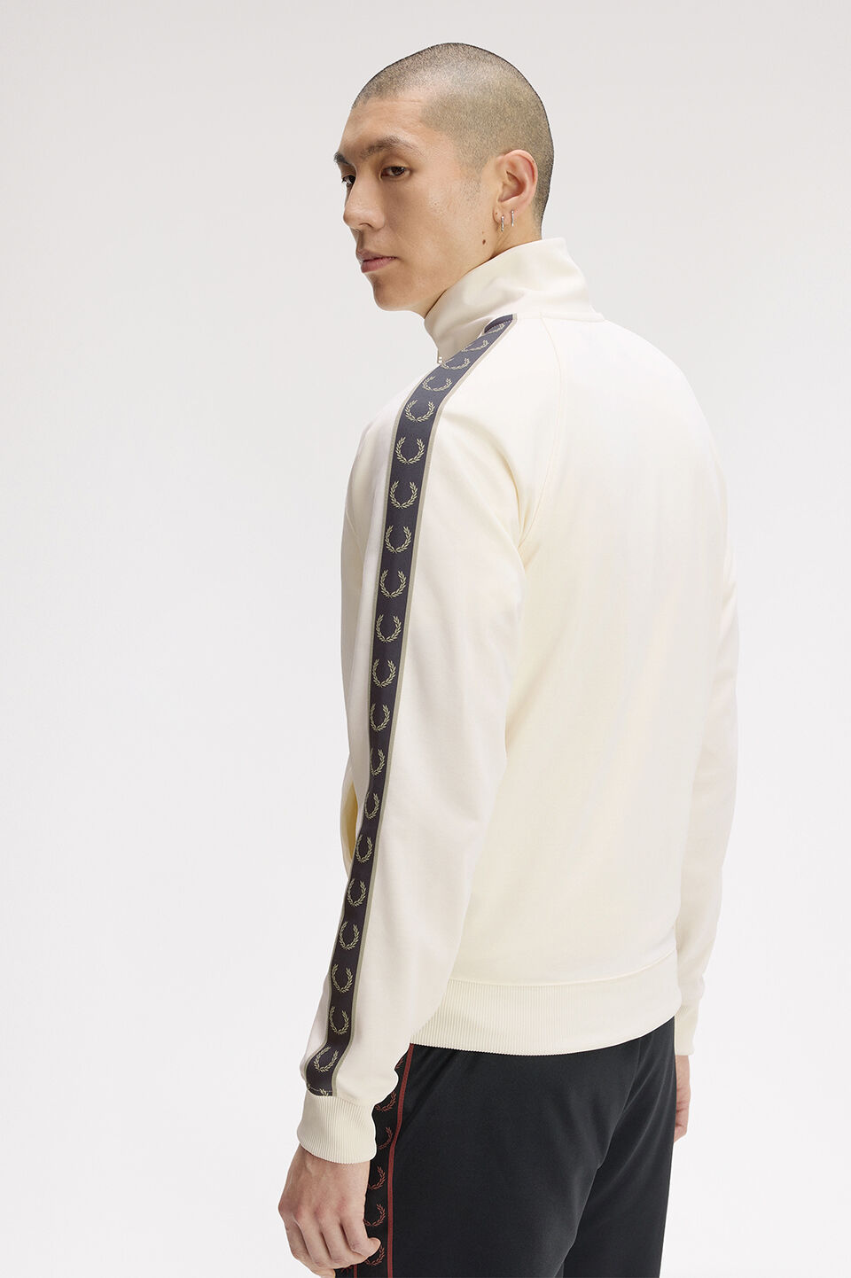 FRED PERRY 「FRED PERRY／Contrast Tape Track Jacket／フレッドペリー コントラストテープトラックジャケット」|ブルゾン・スタジャン|