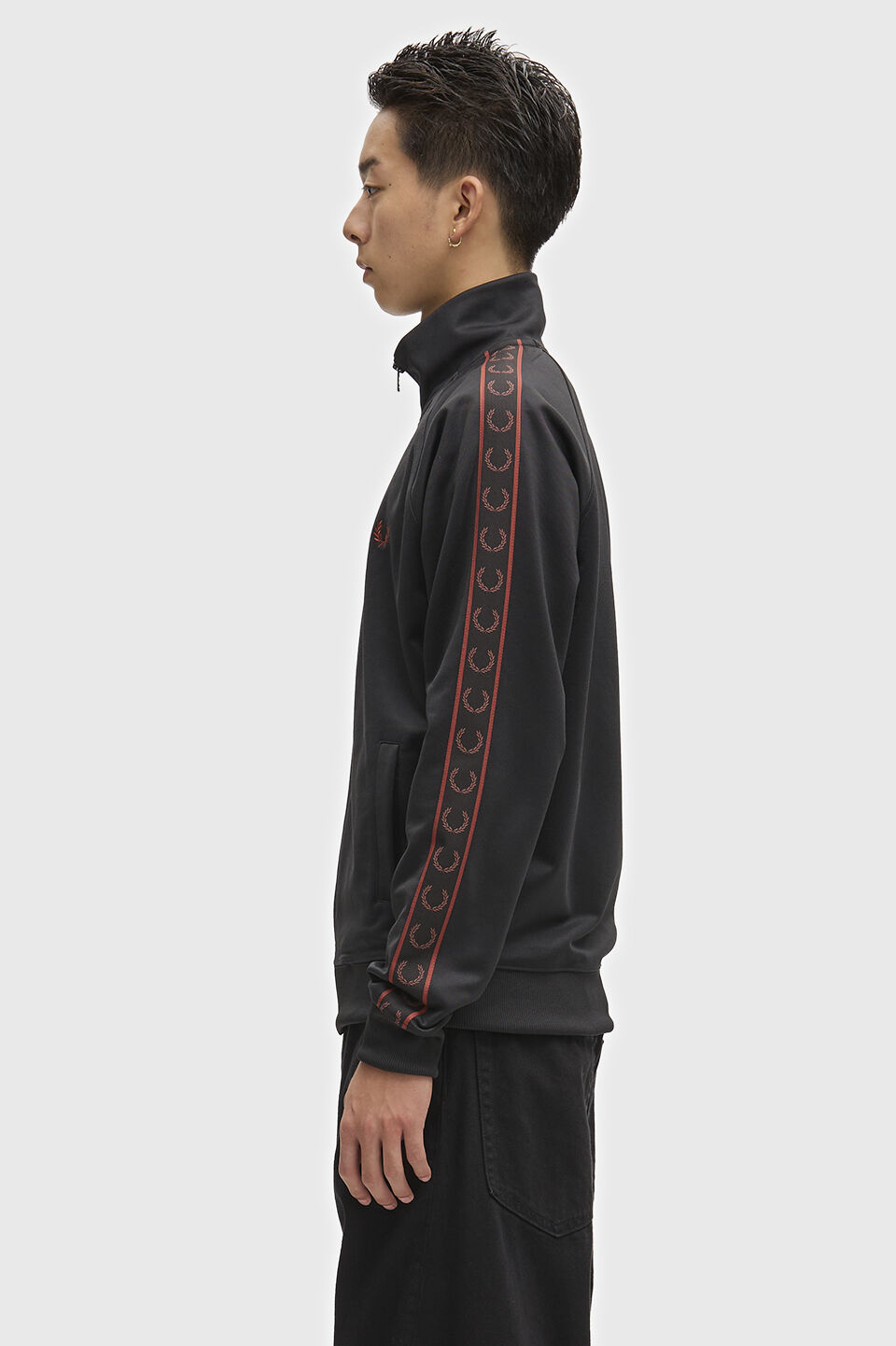 FRED PERRY 「FRED PERRY／Contrast Tape Track Jacket／フレッドペリー コントラストテープトラックジャケット」|ブルゾン・スタジャン|