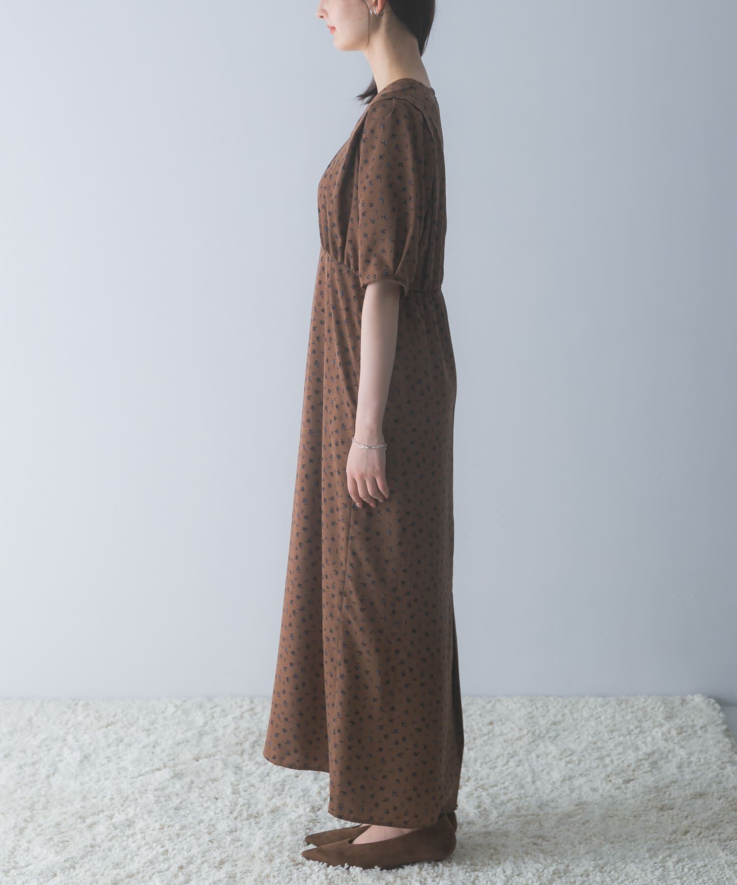 URBAN RESEARCH ROSSO「『WEB限定』Vネックストレートフラワープリントワンピース」|ワンピース|