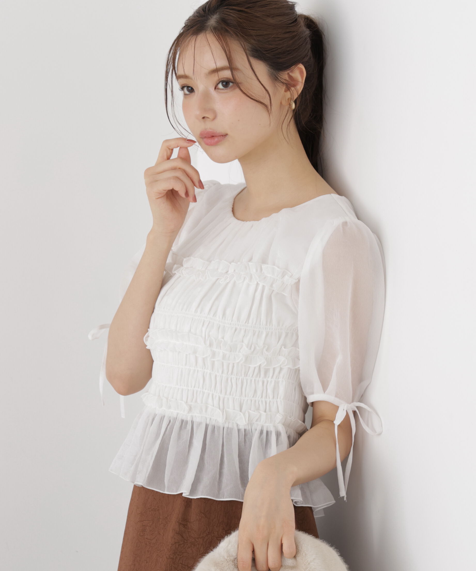  「＜a/mie＞シャーリングフリルパフブラウス」|シャツ・ブラウス|ホワイト