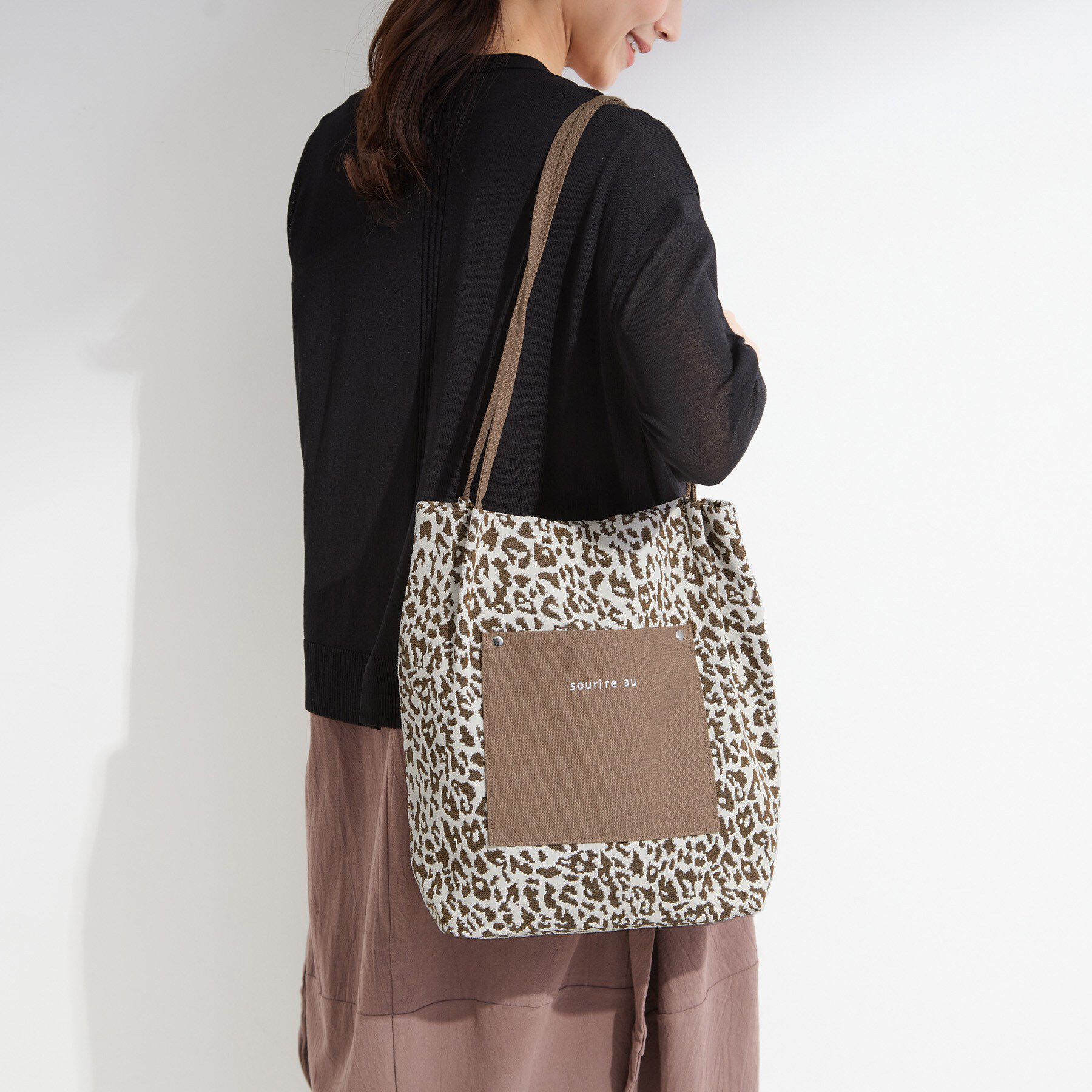 SHOO･LA･RUE「【A4サイズ/柄が選べる】肩掛けしやすい キャンバストートバッグ」|トートバッグ|モカブラウン(442