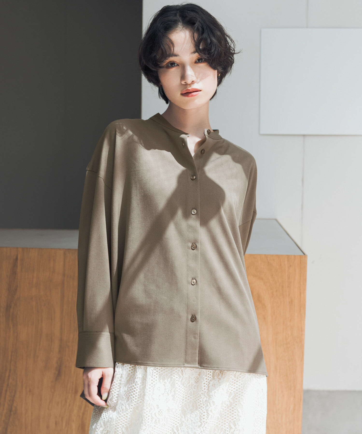 URBAN RESEARCH DOORS「『UR TECH』完声バンドカラーオーバーシャツ」|シャツ・ブラウス|
