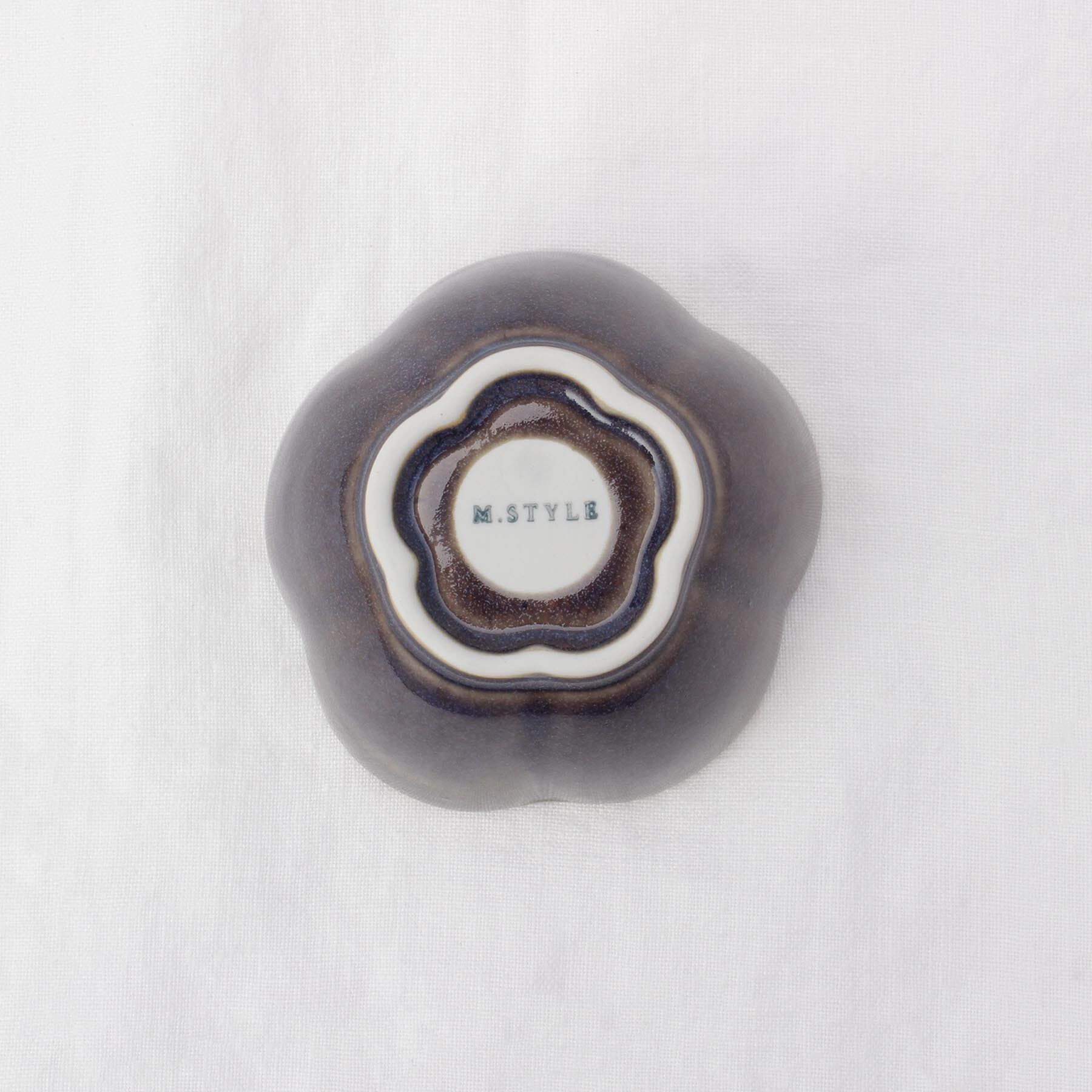 212 KITCHEN STORE「ケイプ 梅形小鉢 レーズンブラウン」|食器・キッチングッズ|