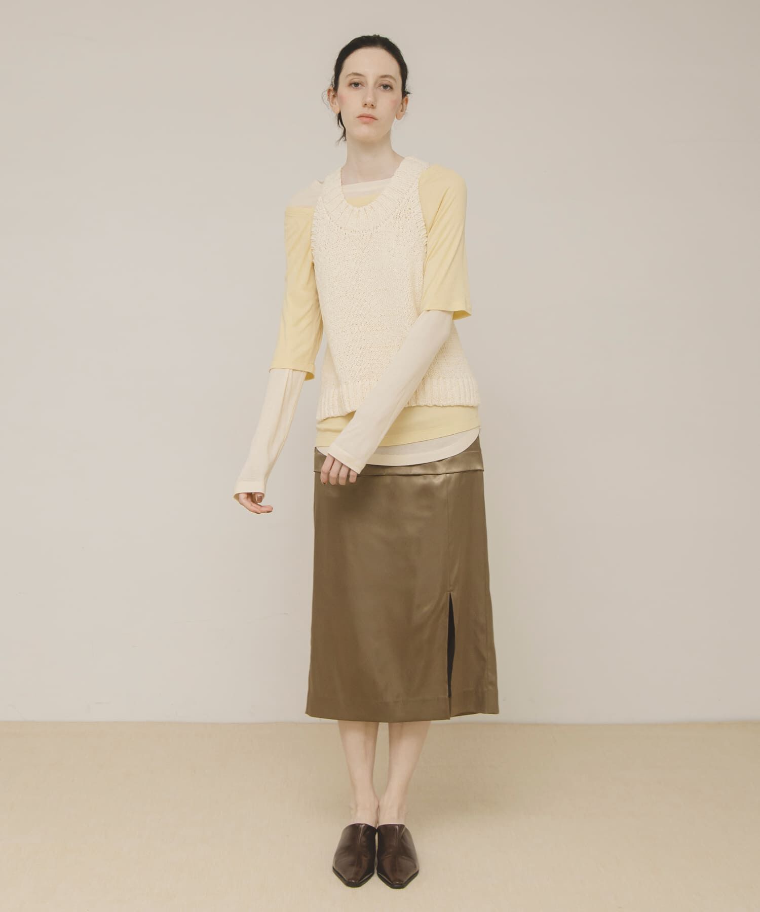 LAATO「glossy midi skirt」|スカート|ライトカーキ