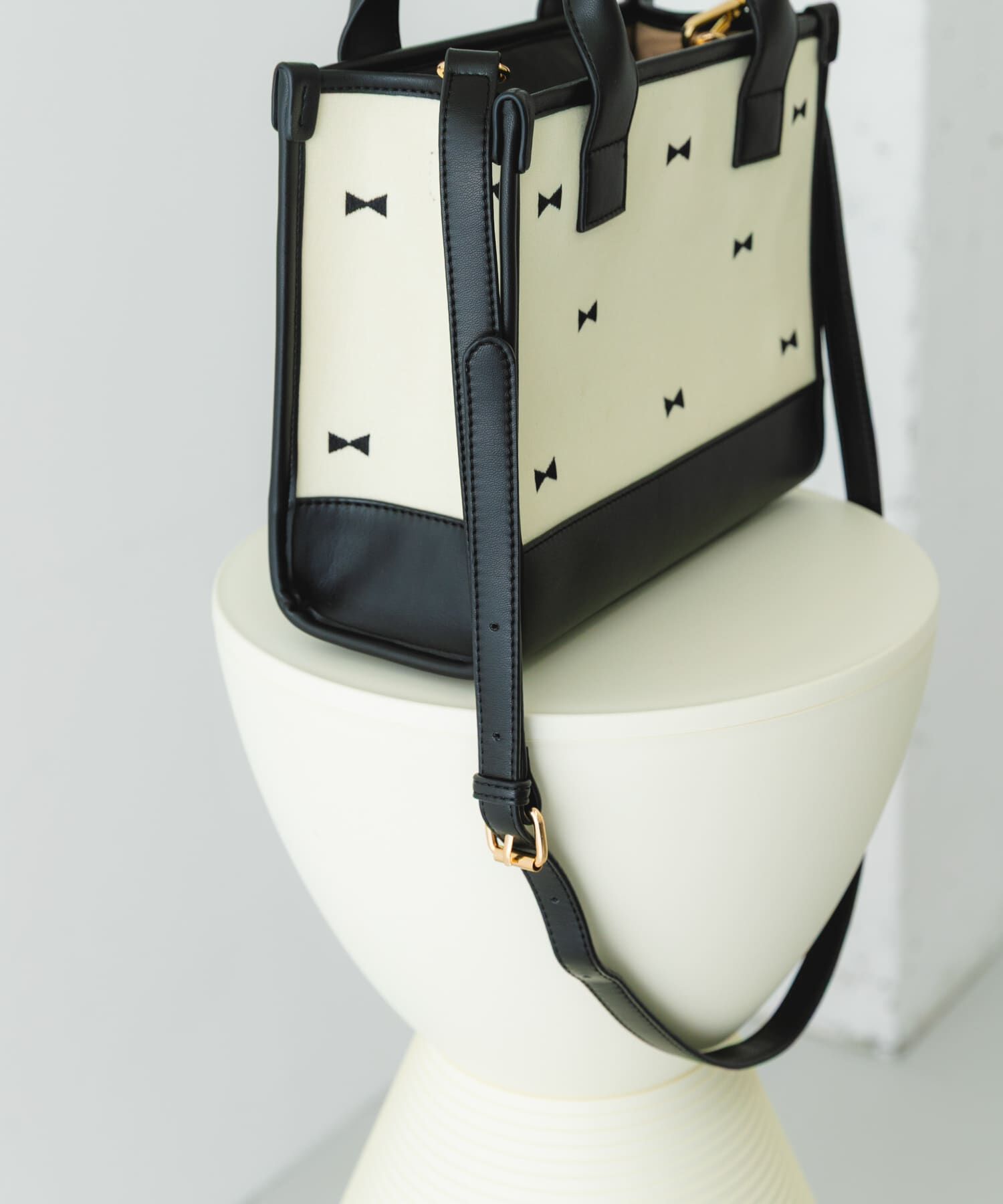 RODE SKO「刺繍スクエアバッグ」|ハンドバッグ|