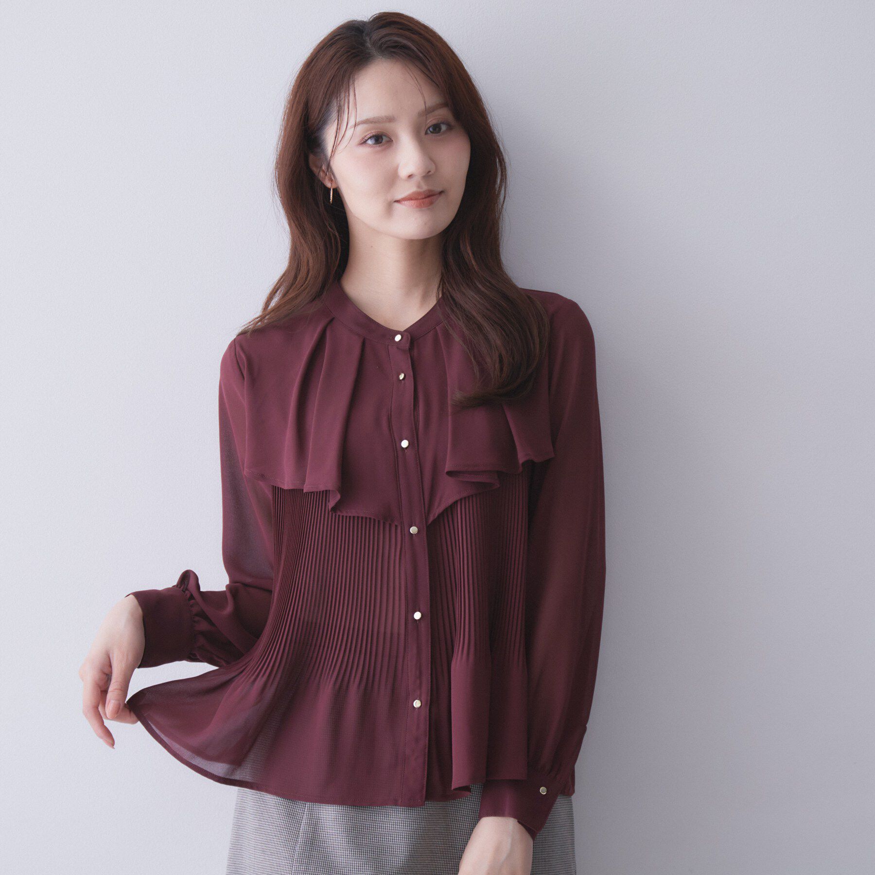 index「プリーツレイヤードバンドカラーブラウス【洗濯機OK／イージーアイロン／防シワ】」|シャツ・ブラウス|ボルドー(864)