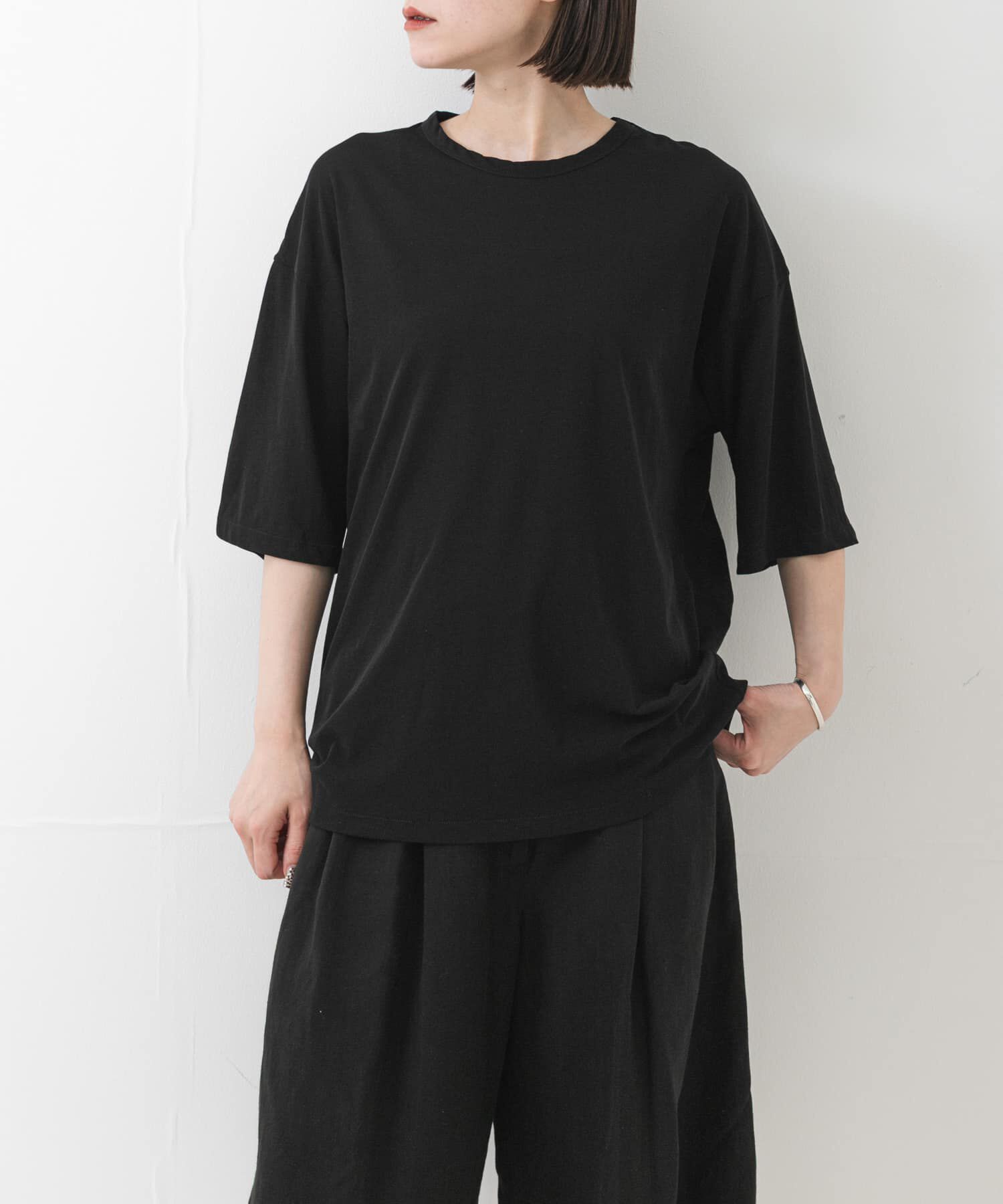 URBAN RESEARCH「new basic　DISCOMFORT SLIT TOPS」|Tシャツ・カットソー|ブラック