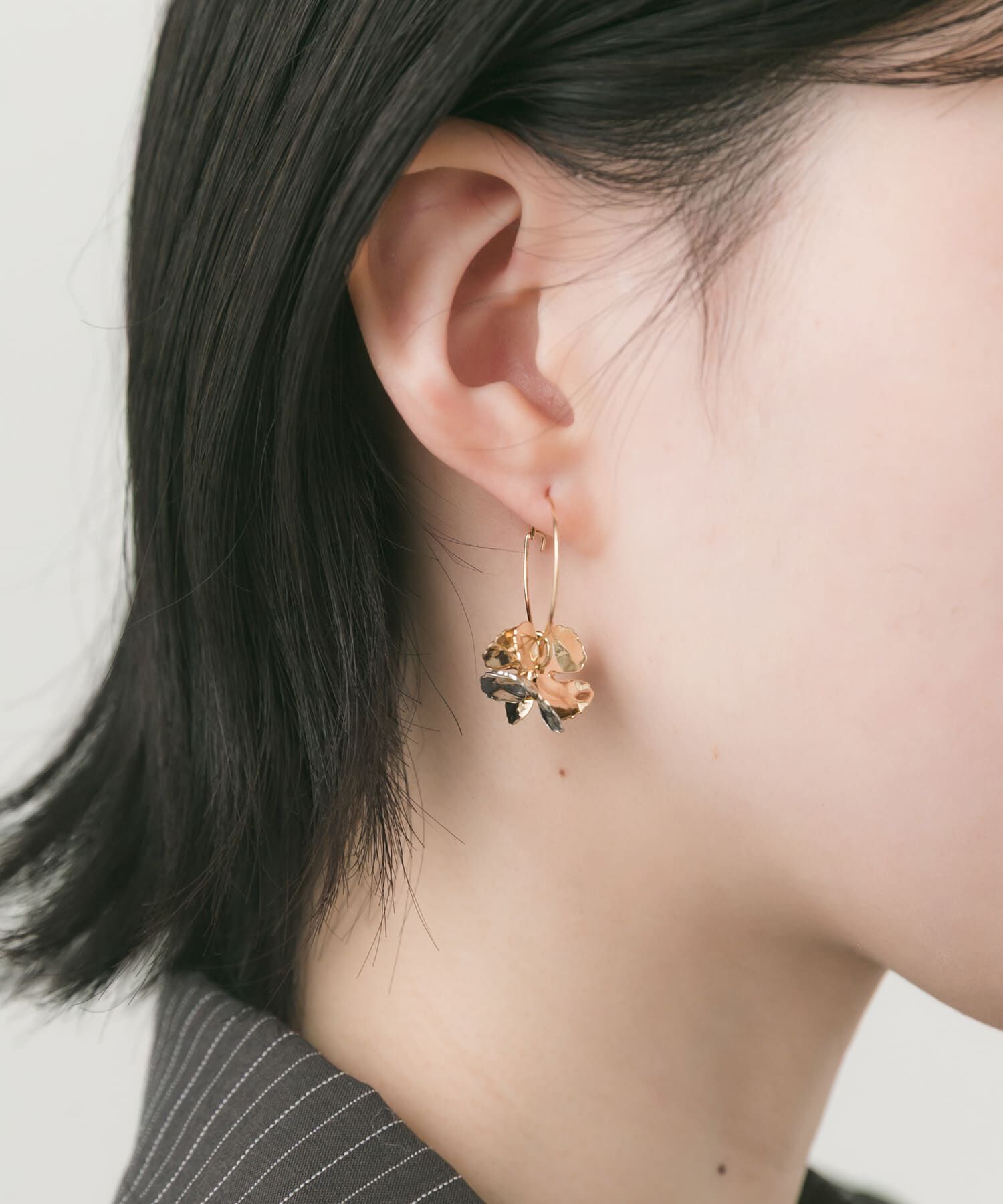 SMELLY「メタルフラワーナローフープピアス」|ピアス|