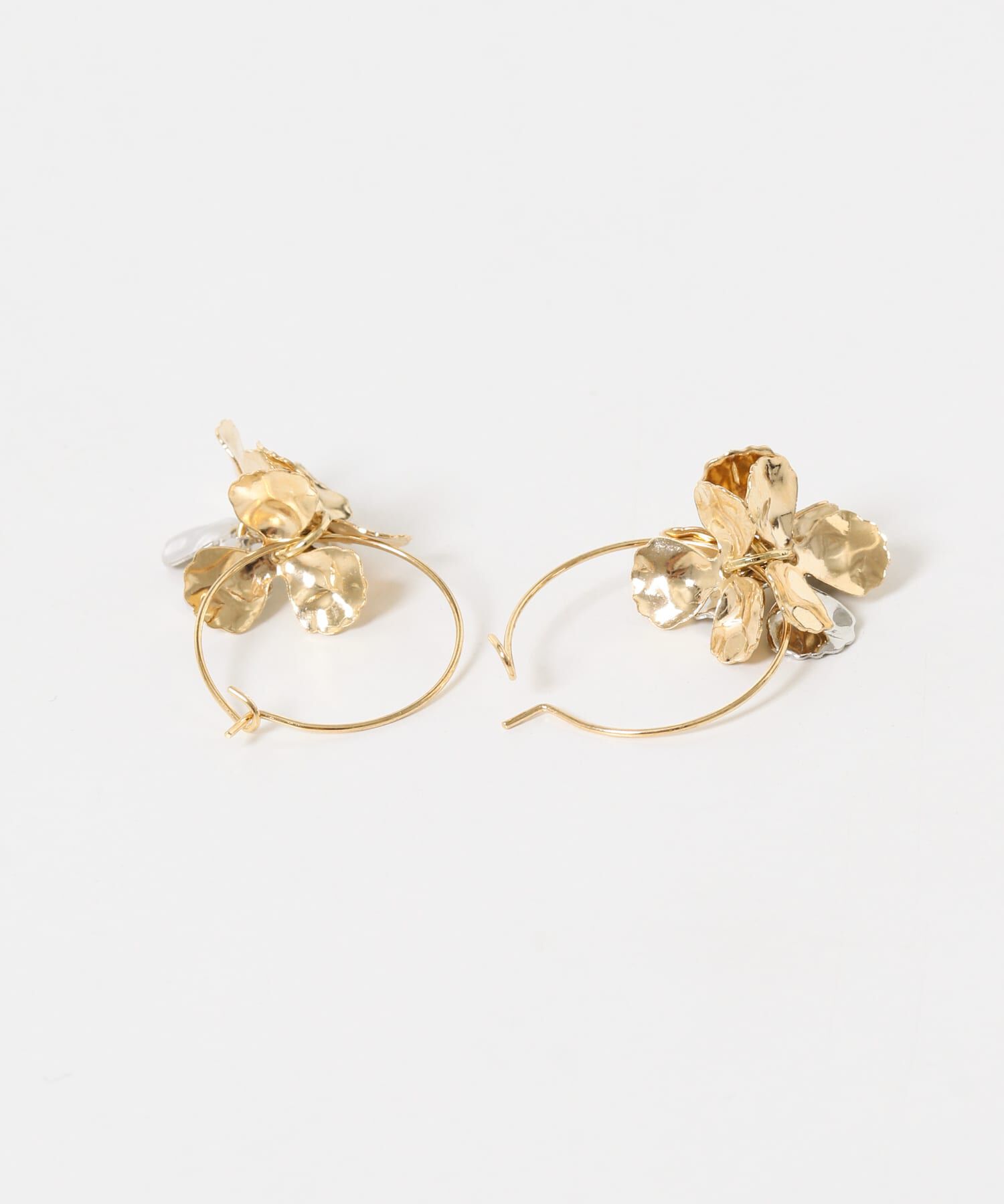 SMELLY「メタルフラワーナローフープピアス」|ピアス|