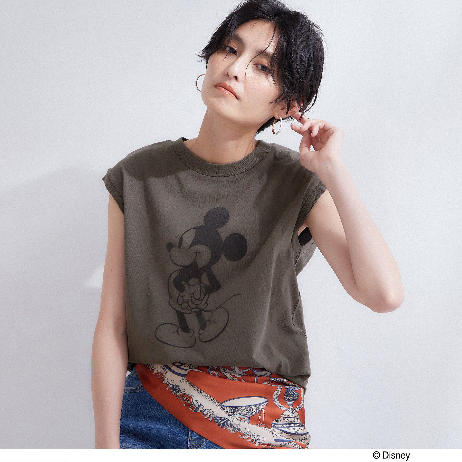 OPAQUE.CLIP「「Mickey Mouse」フロッキープリント フレンチスリーブTシャツ《洗濯機OK》」|Tシャツ・カットソー|チャコールグレー(0