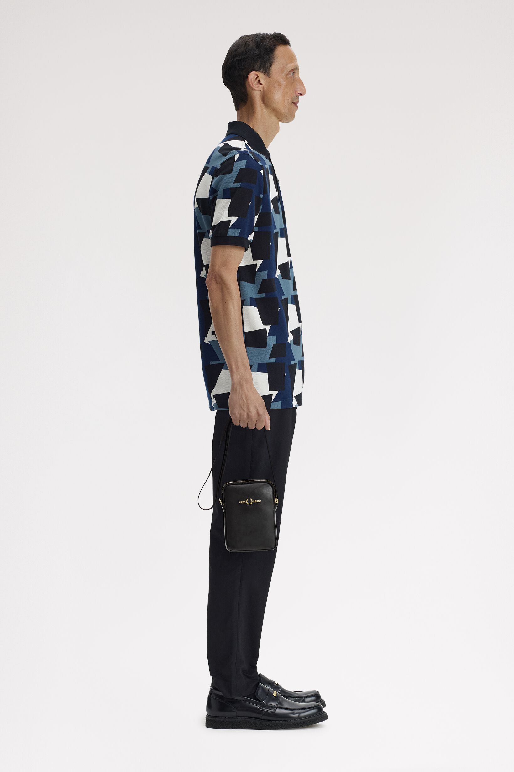 FRED PERRY 「Smooth Leather Small Side Bag／スムースレザーサイドバッグ」|ショルダー・メッセンジャー|