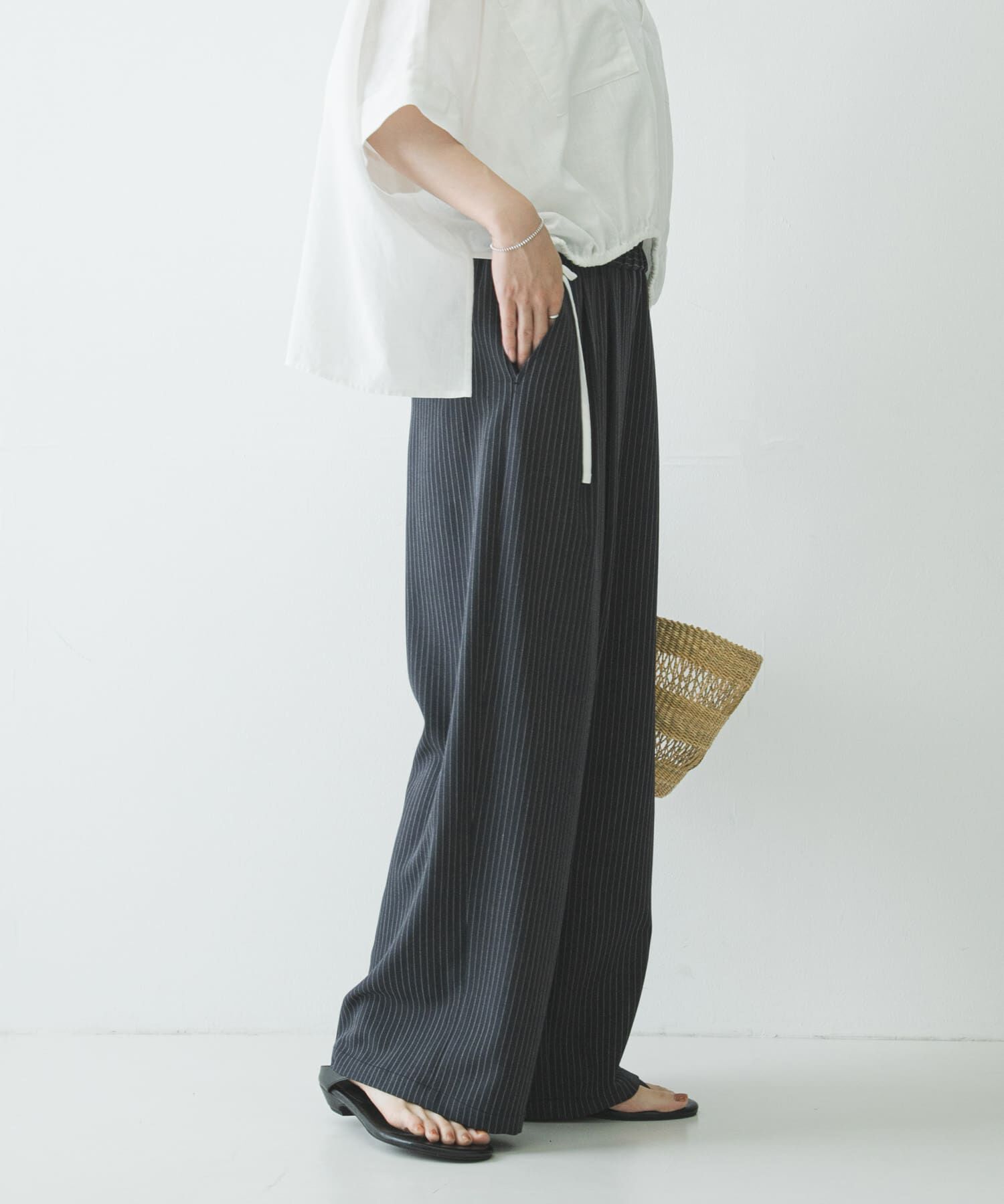 URBAN RESEARCH「『3サイズ展開』『イージーケア』タックギャザーストレートパンツ」|その他|ストライプ