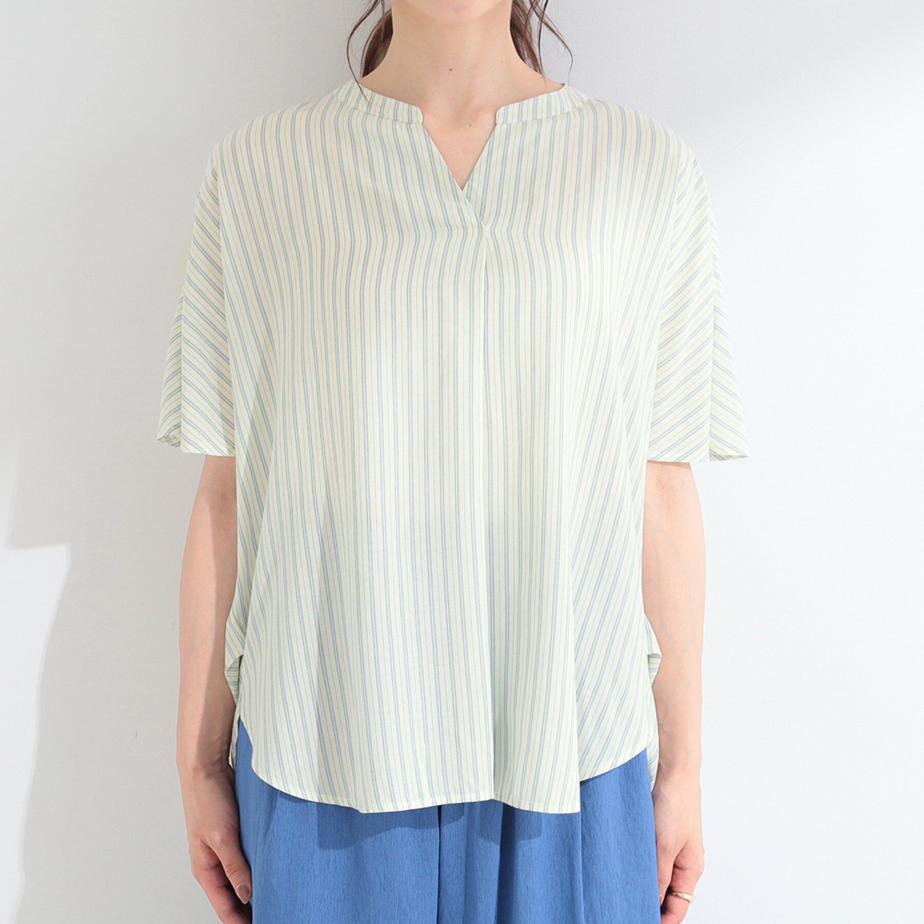 SHOO･LA･RUE「【洗濯機可/体型カバー】とろみタックスキッパーブラウス」|シャツ・ブラウス|