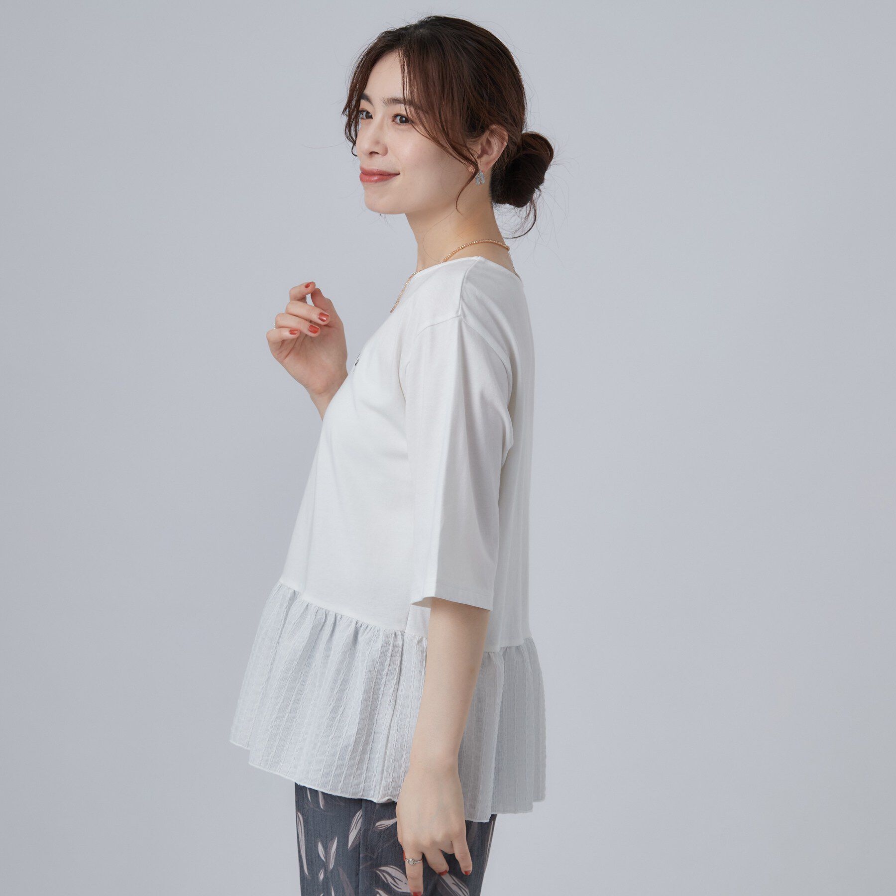 SHOO･LA･RUE「【S-LL】自然に体型カバー 裾切替 ペプラム刺繍Tシャツ」|Tシャツ・カットソー|