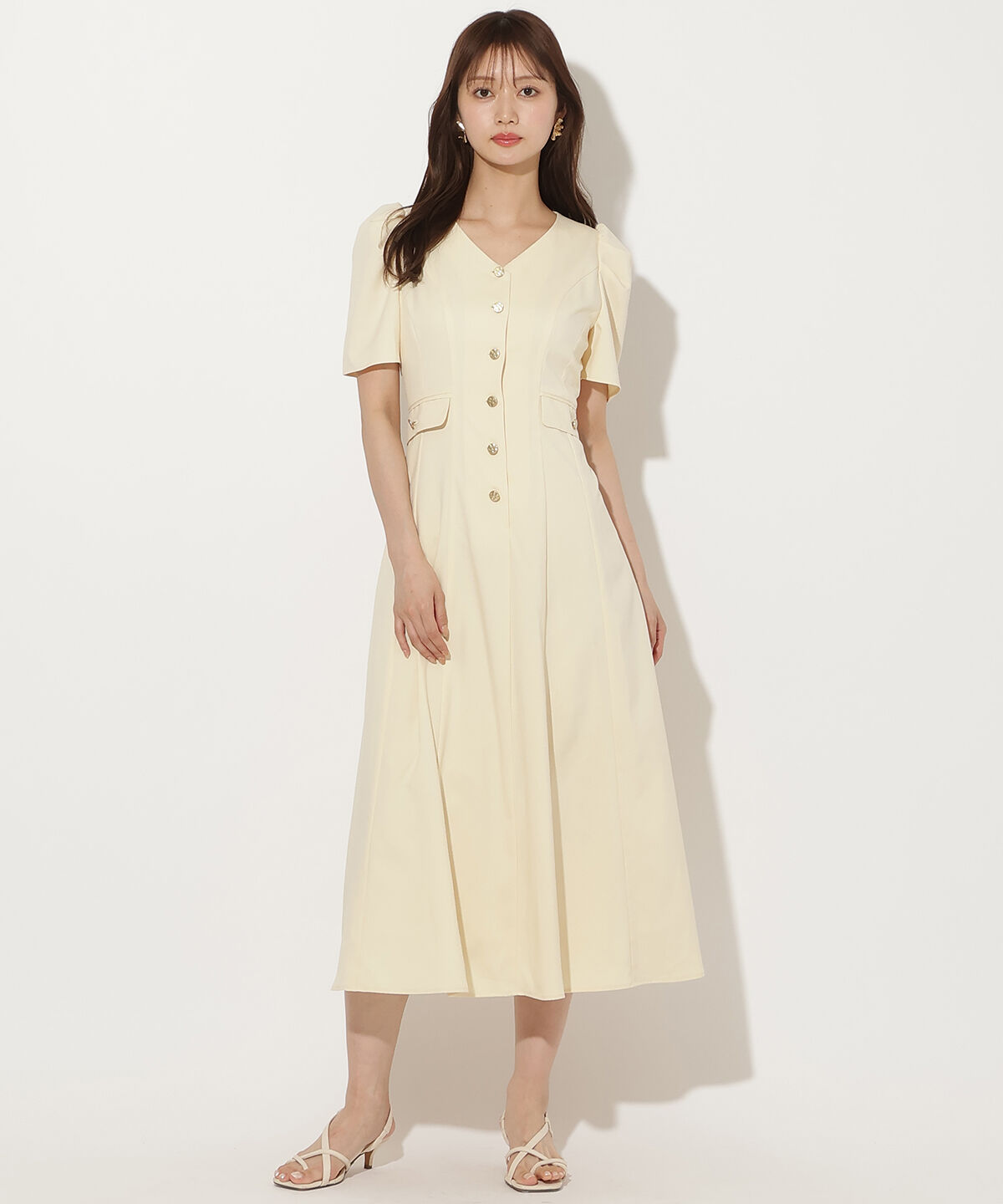 アンドクチュール「Vネックパフスリーブ半袖ワンピース」|ワンピース|クリーム