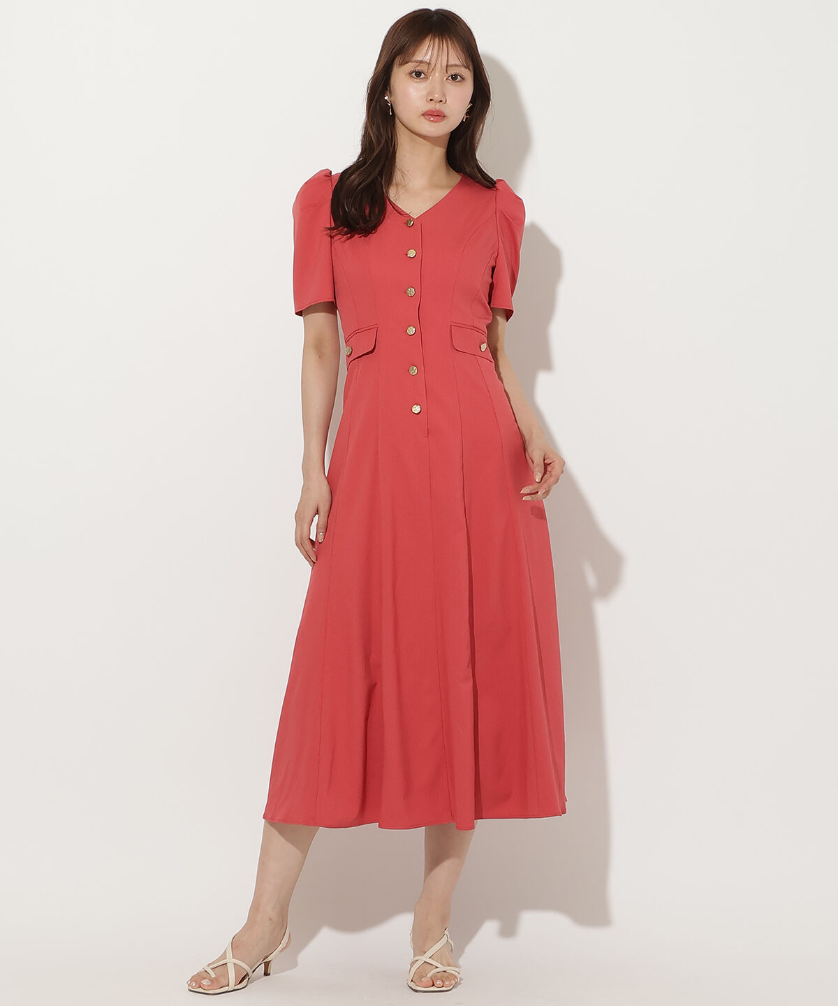 アンドクチュール「Vネックパフスリーブ半袖ワンピース」|ワンピース|レッド