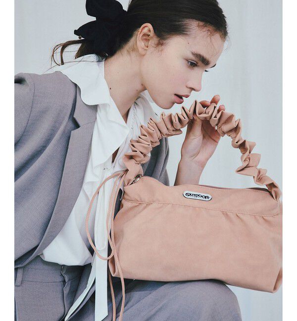 VIS「【OUTDOOR PRODUCTS】VIS別注 スエード ＆ 合皮 フリル ショルダーバッグ / WEB限定カラー」|ショルダー・メッセンジャー|