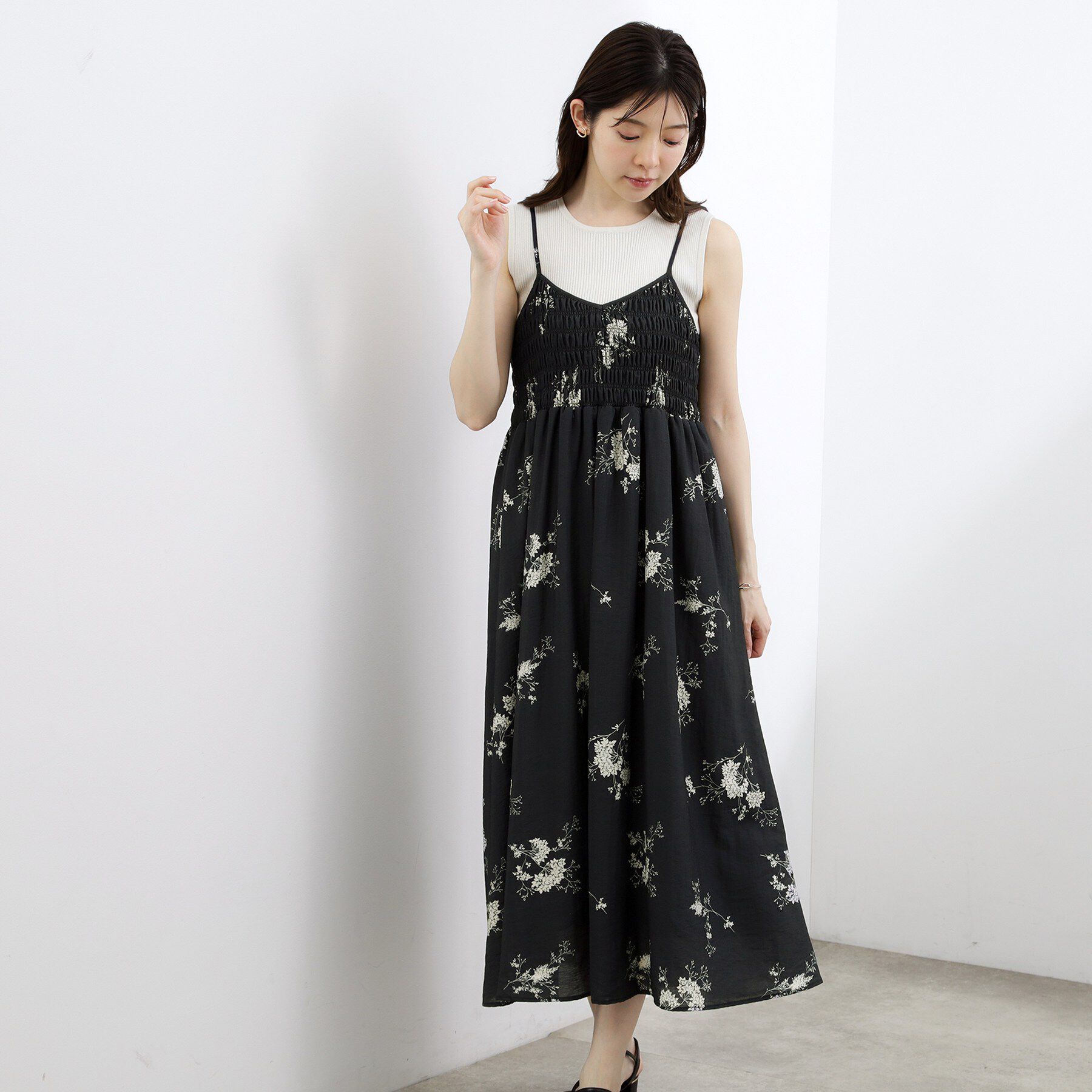 grove「【洗える】大人のシャーリングキャミワンピース」|ワンピース|