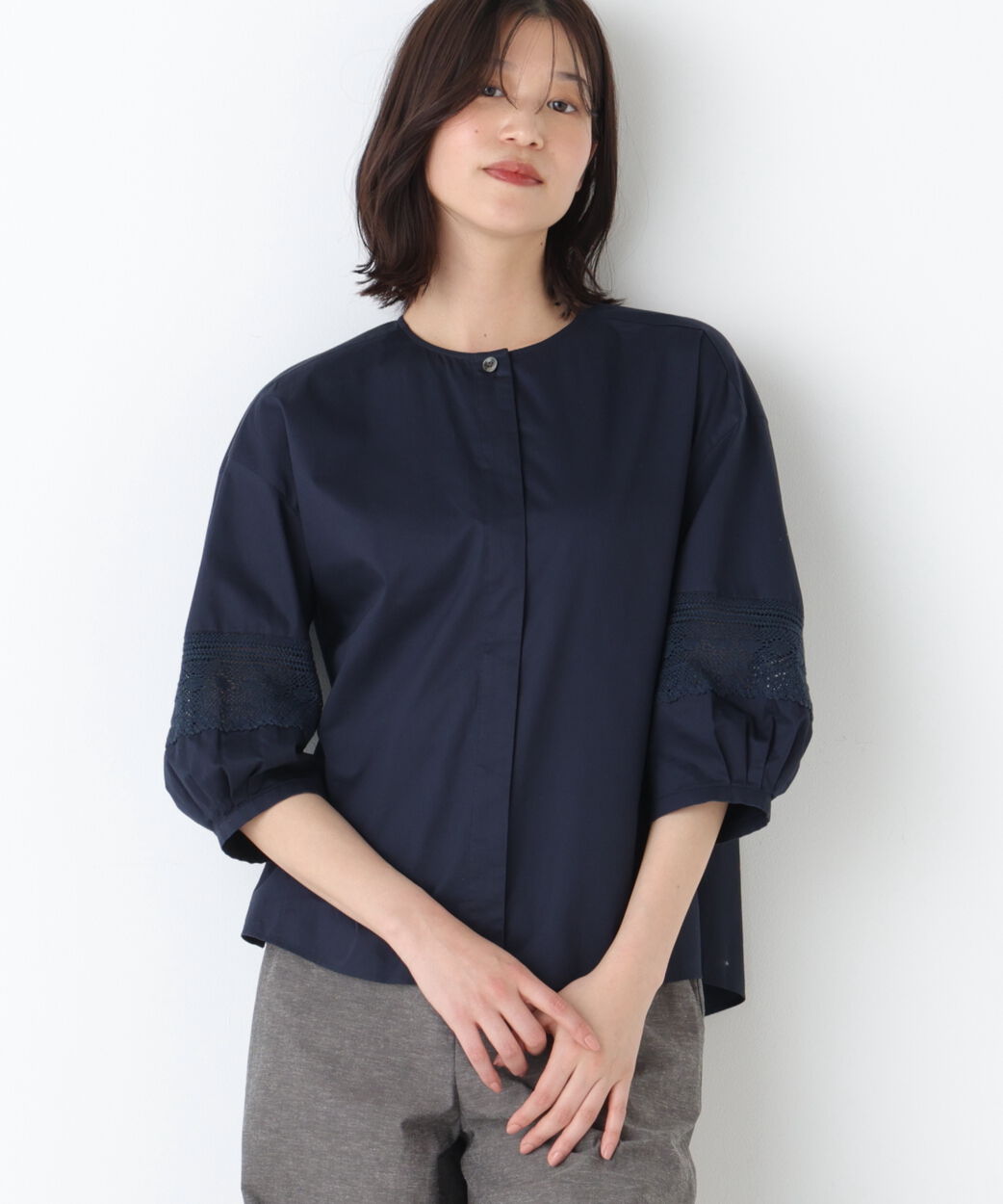  「◆《洗える》 レースドッキングクルーネックブラウス」|シャツ・ブラウス|ネイビー