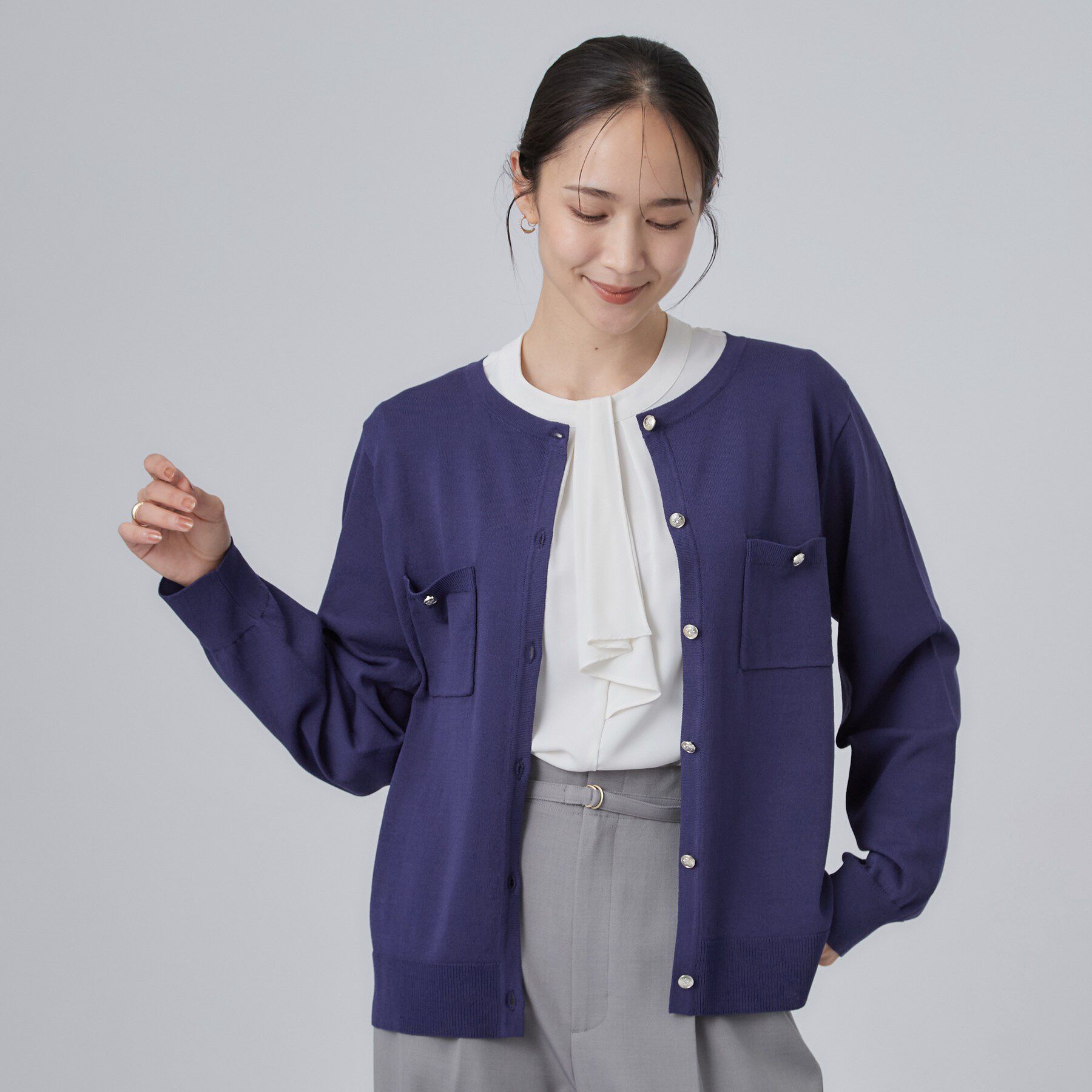 SHOO･LA･RUE「【洗濯機可/S-LL】金ボタンが上品に。さらさらタッチカーディガン」|カーディガン|