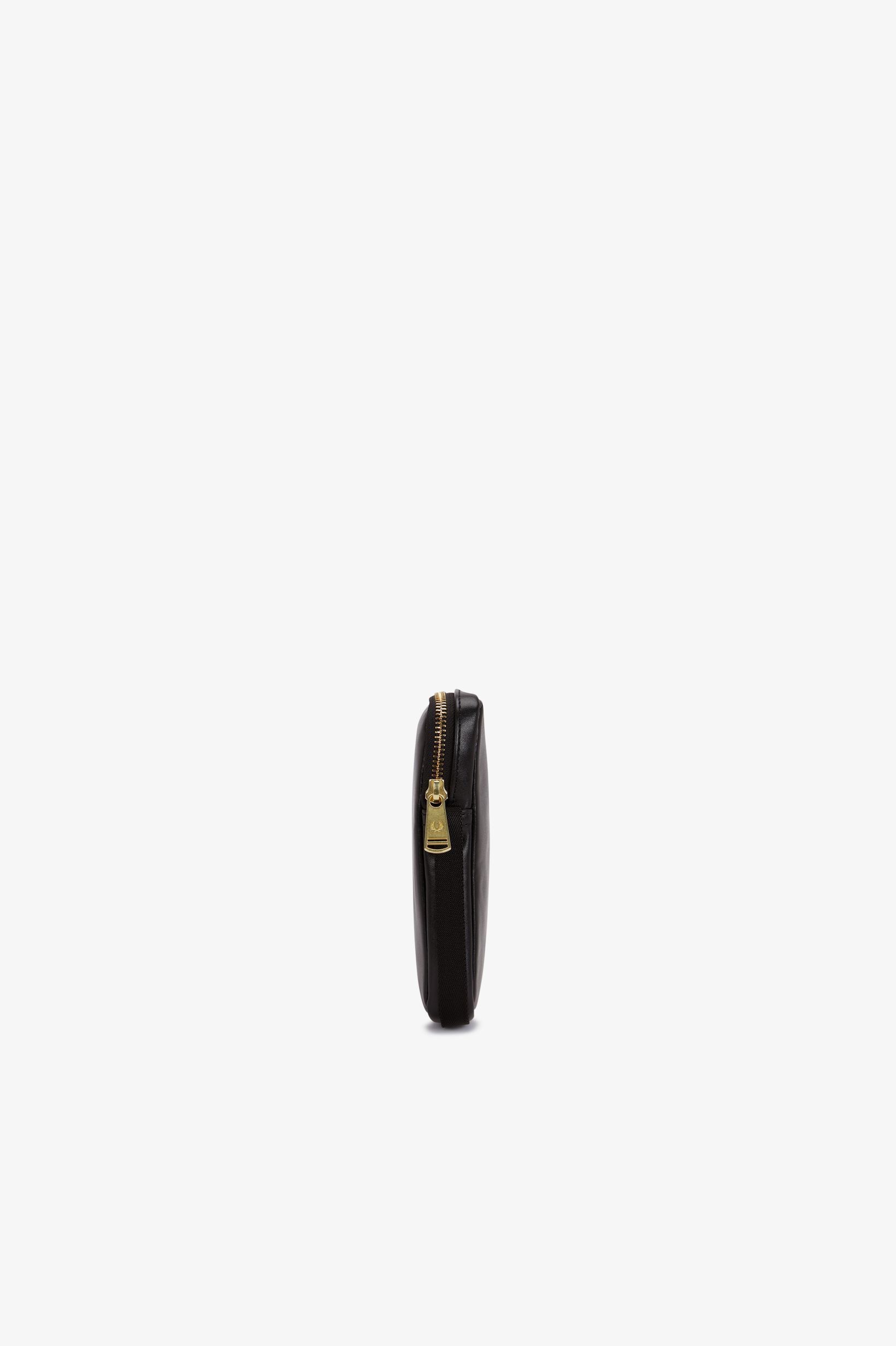FRED PERRY 「Smooth Leather Small Side Bag／スムースレザーサイドバッグ」|ショルダー・メッセンジャー|