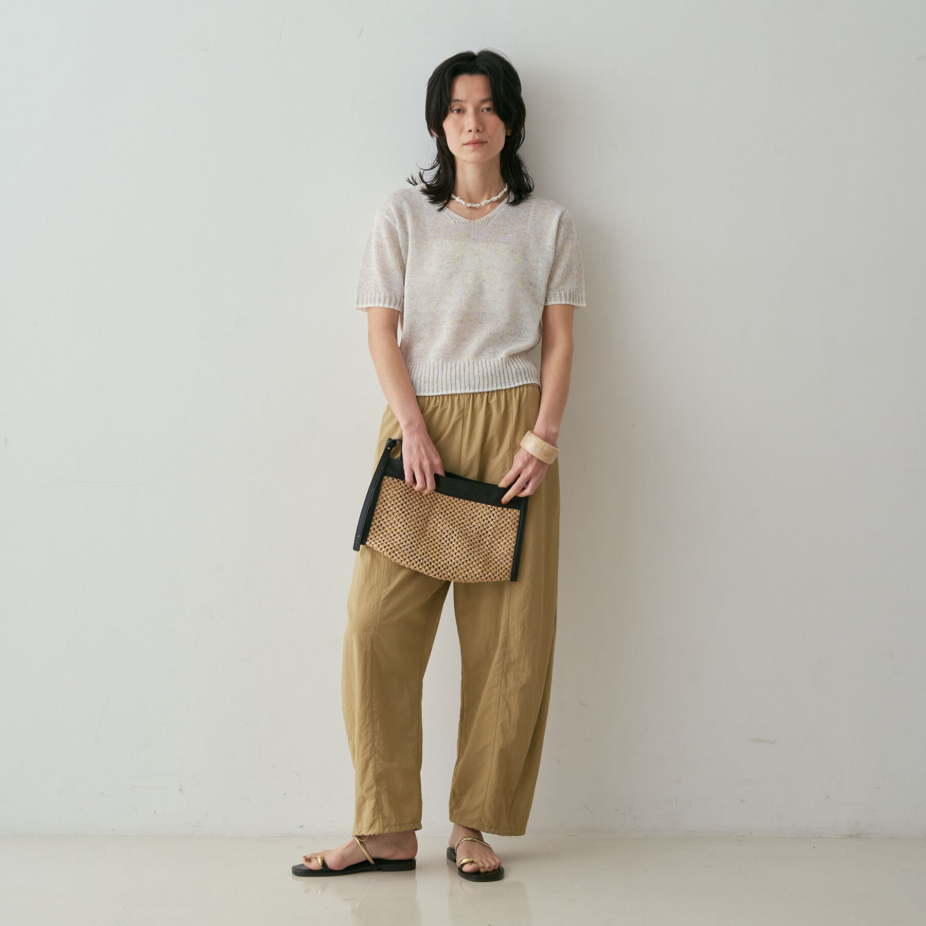 qualite「【きれいめ夏ニットはコレ！】カラーポリリネンVネックニット」|ニット・セーター|