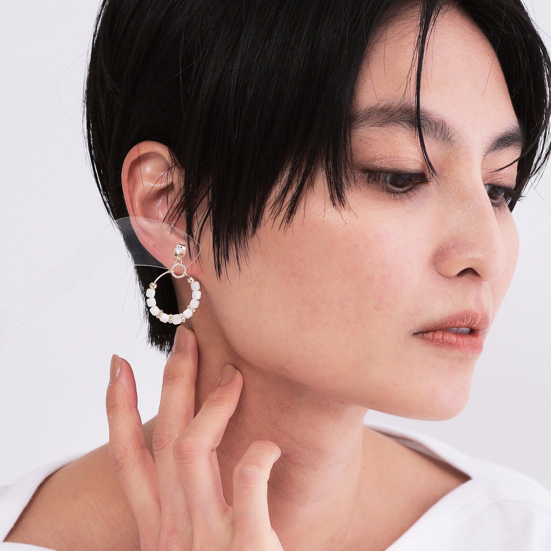 OPAQUE.CLIP「シェル調ビーズ&times;メタルフープピアス」|ピアス|