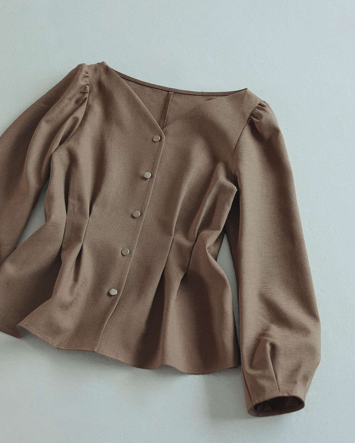  「＜ちょうど、いい服＞きゅっと、メリハリ仕掛けトップス」|シャツ・ブラウス|ブラウン