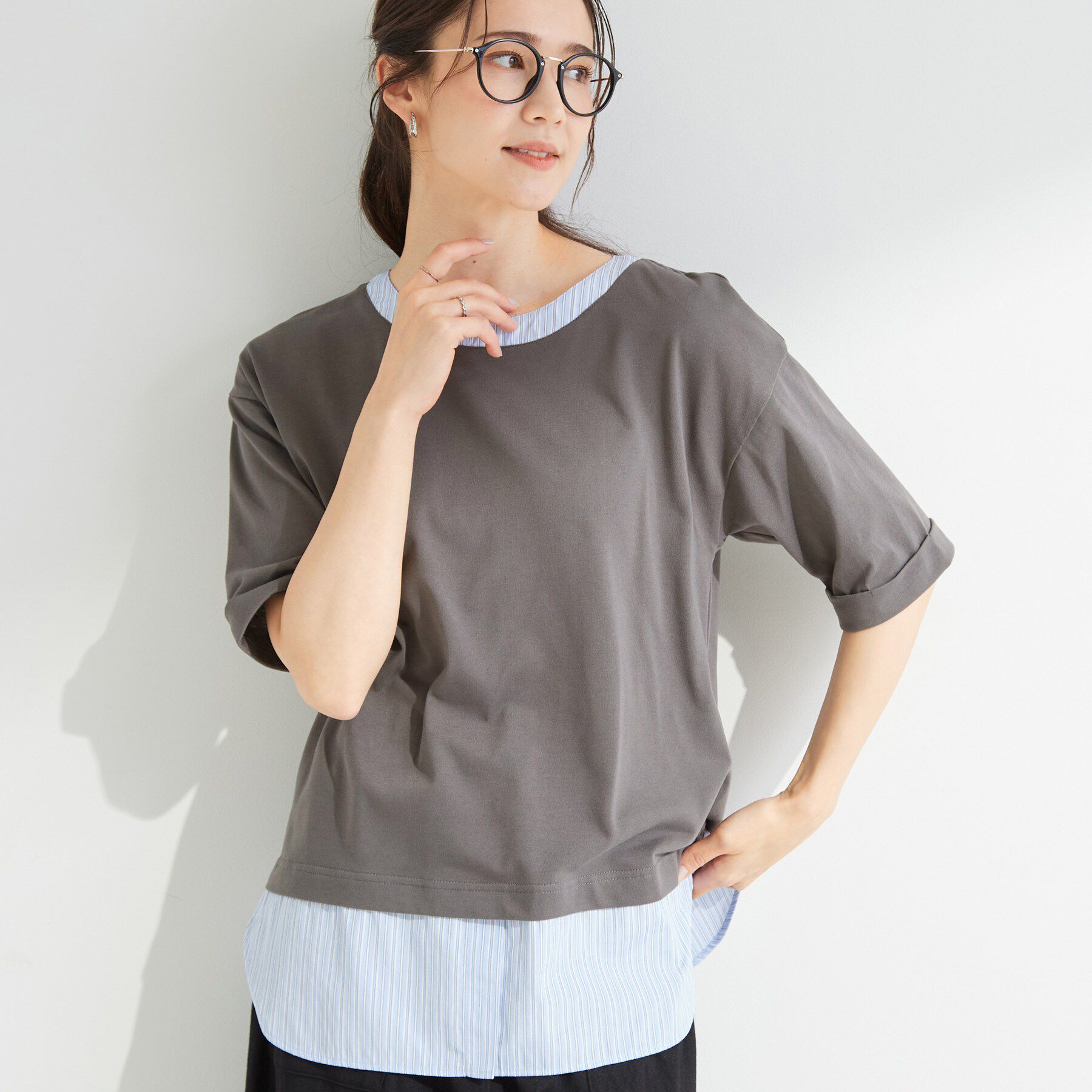 SHOO･LA･RUE「【インせず着られる/二の腕隠れる】重ね着風 シャツドッキングトップス」|Tシャツ・カットソー|チャコールグレー(3