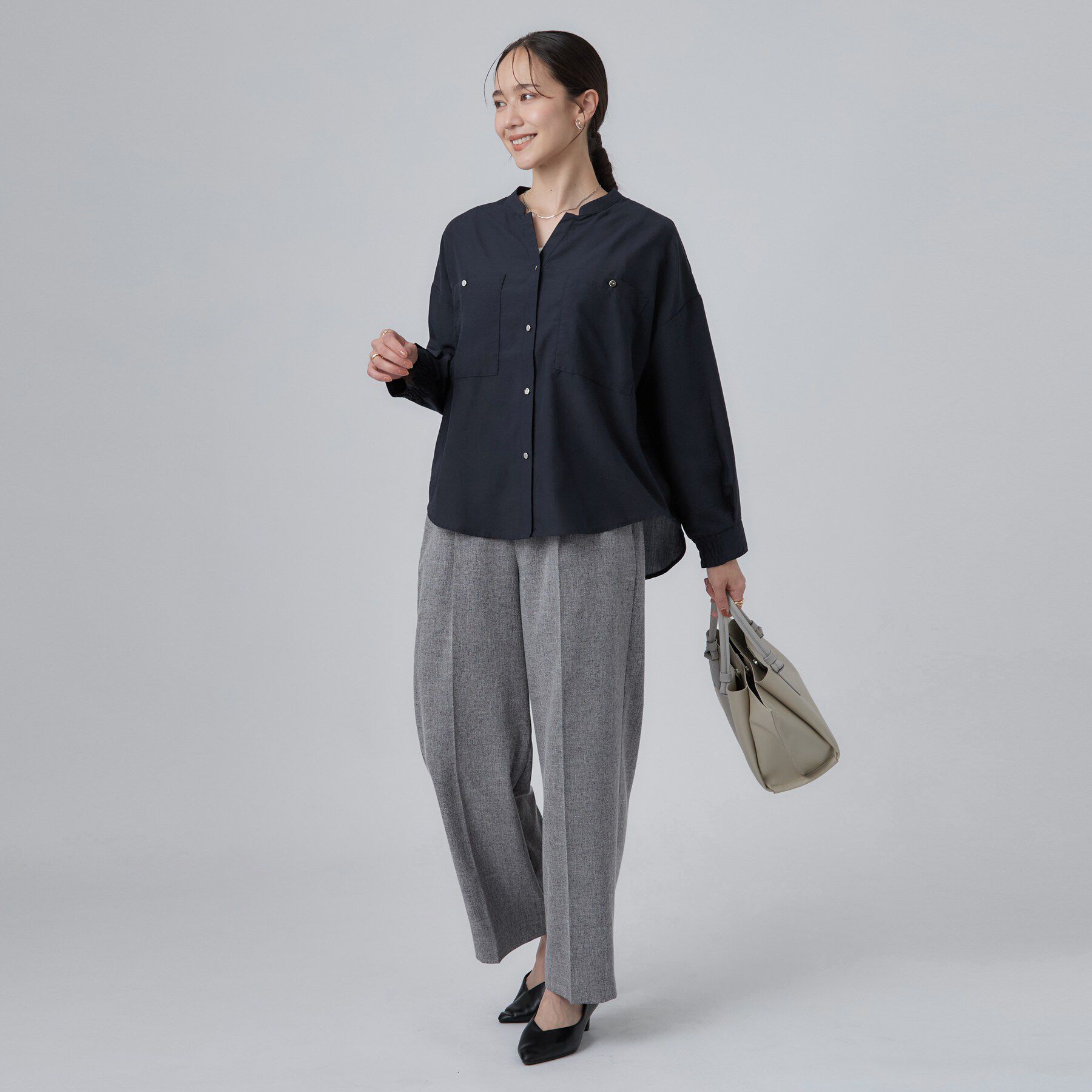 SHOO･LA･RUE「【洗濯後しわになりにくい/S-LL】キーネック金ボタンポケットシャツ」|シャツ・ブラウス|