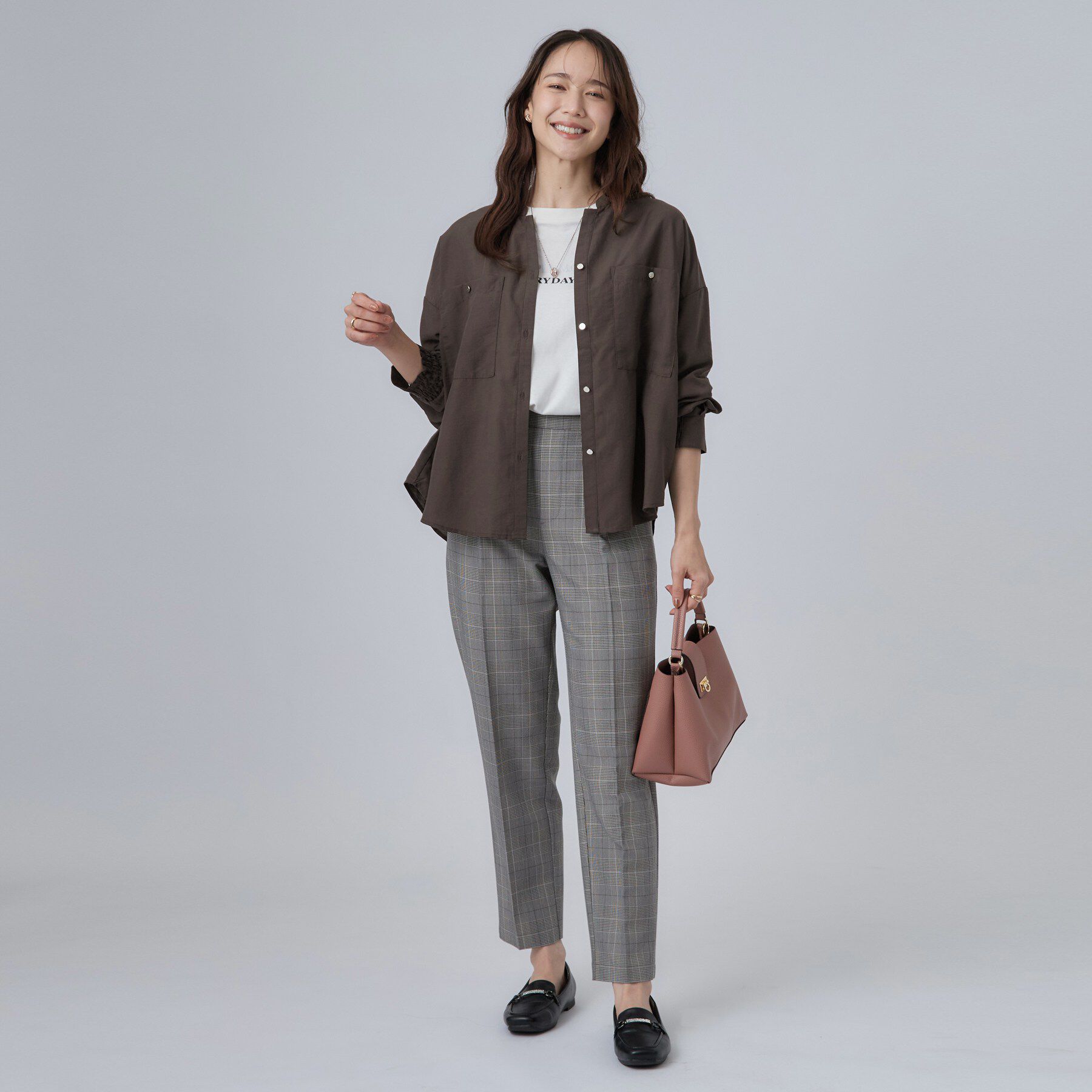 SHOO･LA･RUE「【洗濯後しわになりにくい/S-LL】キーネック金ボタンポケットシャツ」|シャツ・ブラウス|