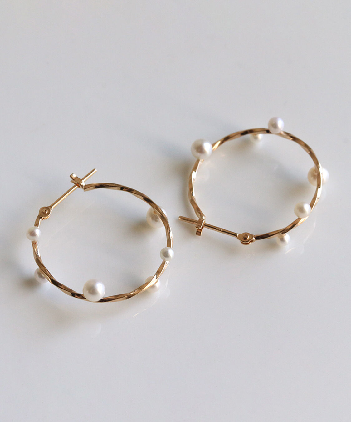  「パール リリー スナップ フープ ピアス| K10YG」|ピアス|